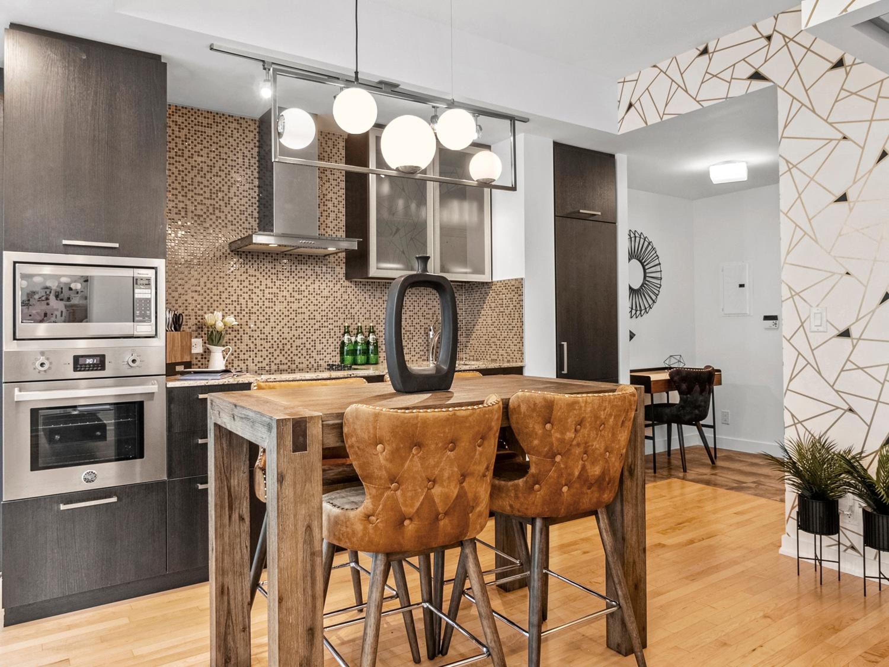 Delta Suites - In Downtown Toronto, Opposite Scotiabank Arena, CN Tower, Rogers Centre & MTCC