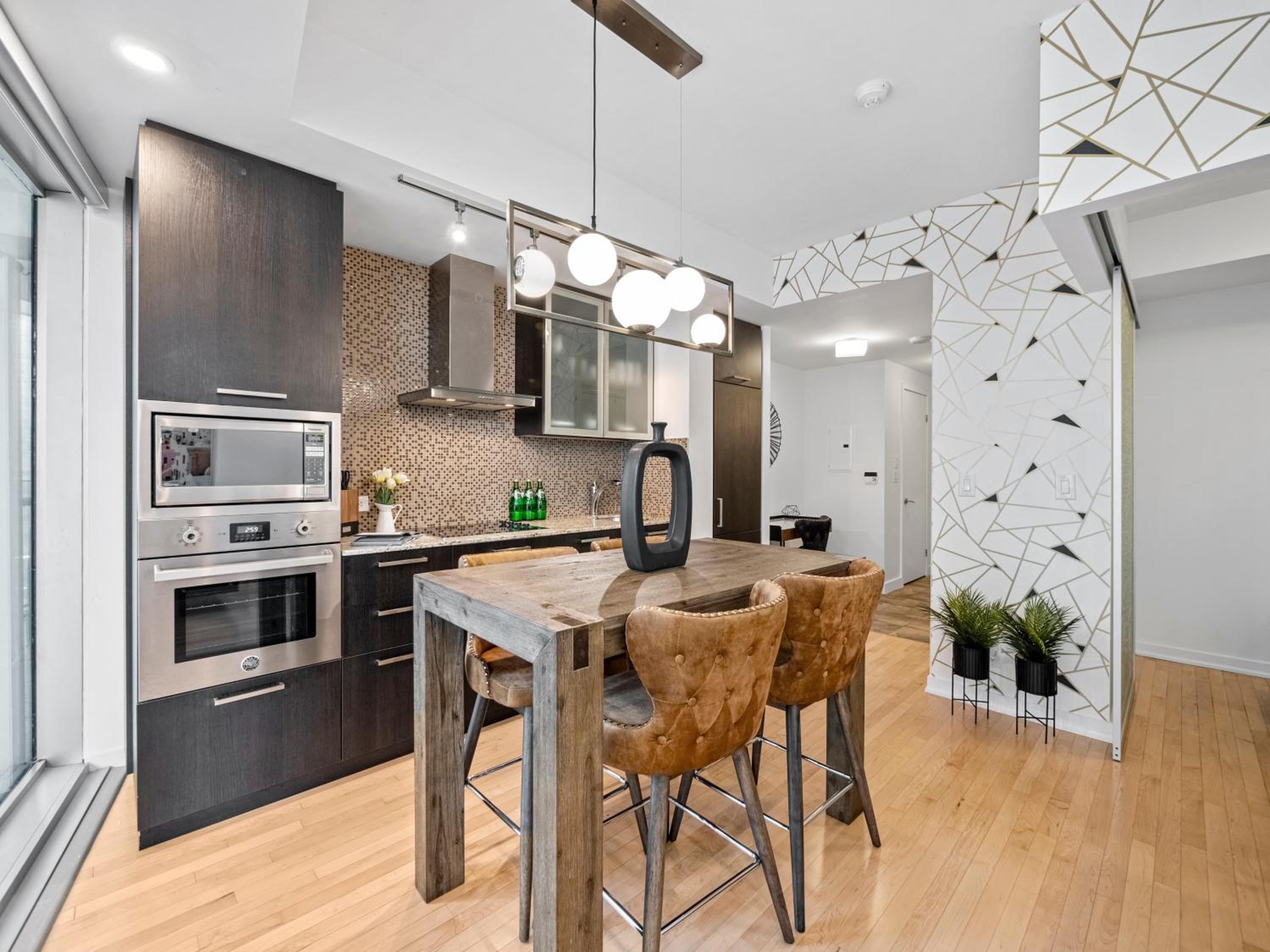 Delta Suites - In Downtown Toronto, Opposite Scotiabank Arena, CN Tower, Rogers Centre & MTCC