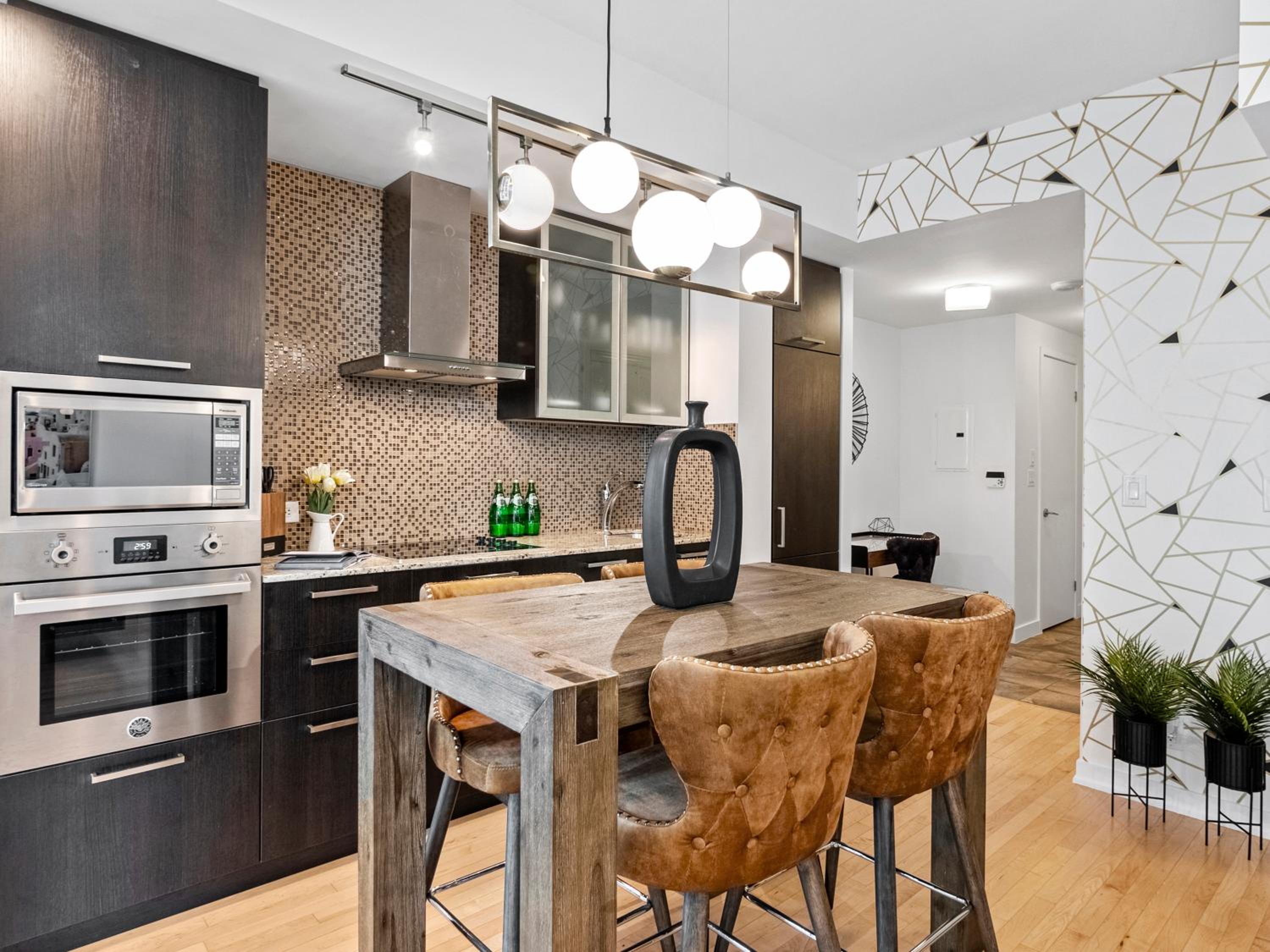 Delta Suites - In Downtown Toronto, Opposite Scotiabank Arena, CN Tower, Rogers Centre & MTCC