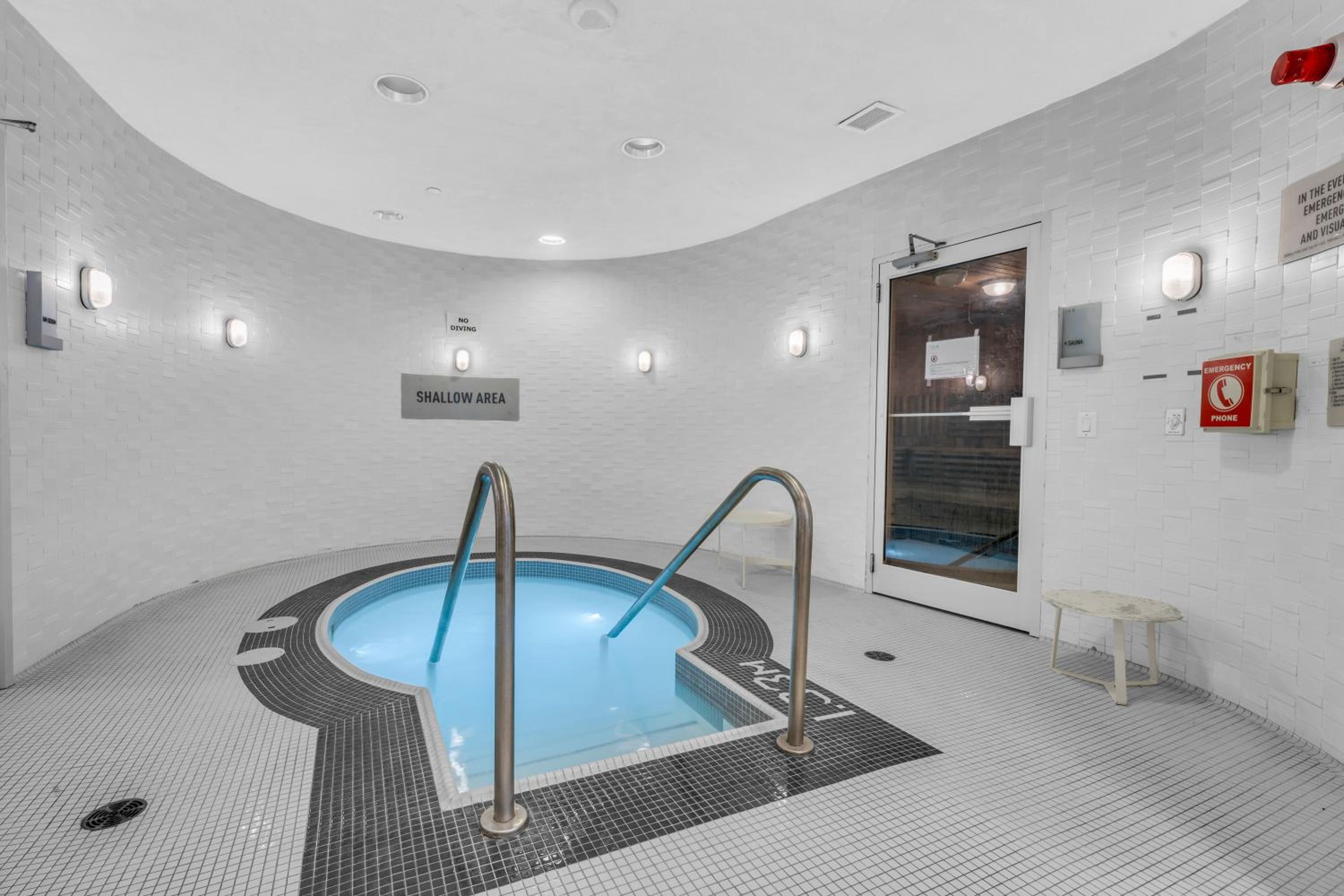 Delta Suites - In Downtown Toronto, Opposite Scotiabank Arena, CN Tower, Rogers Centre & MTCC