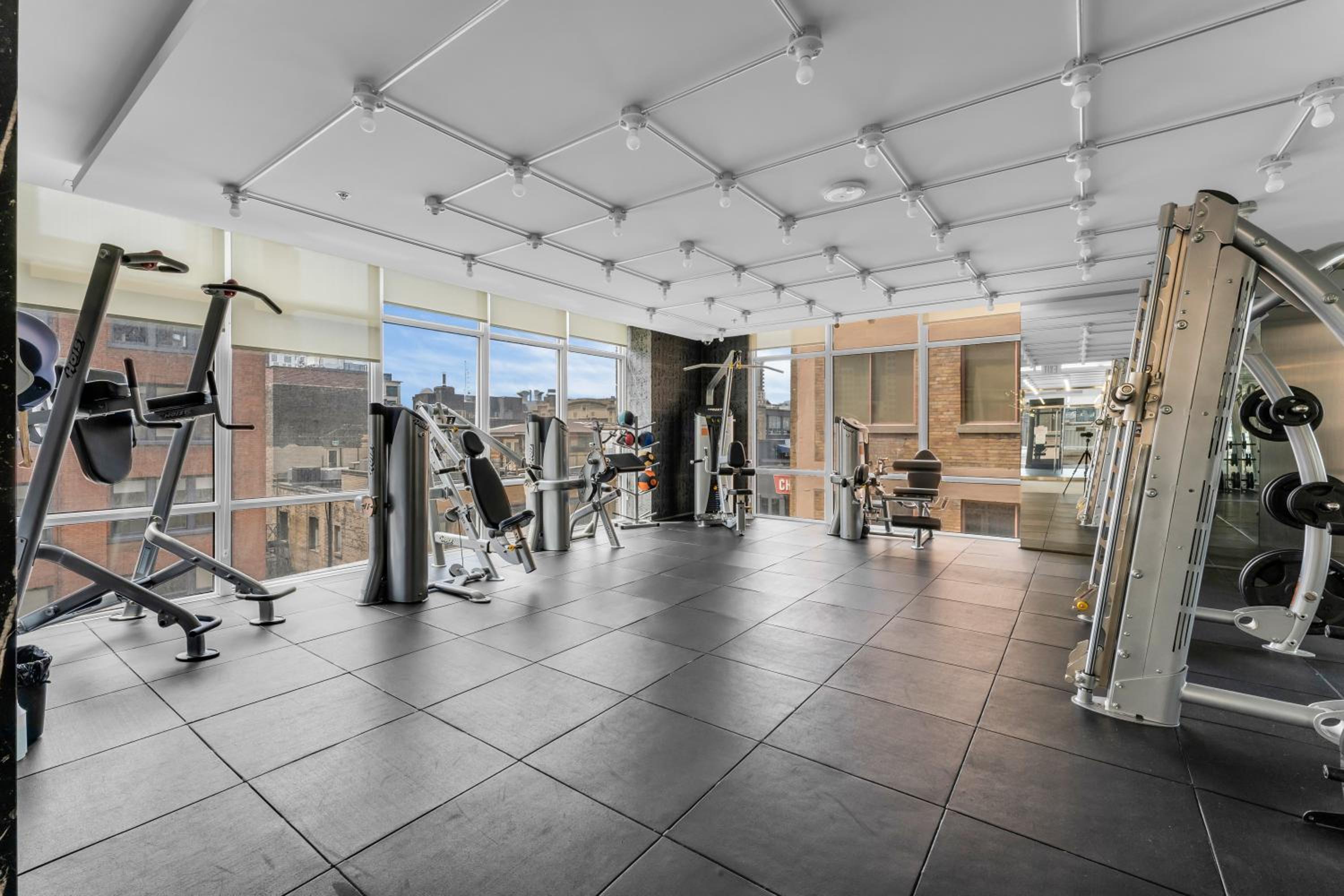 Delta Suites - In Downtown Toronto, Opposite Scotiabank Arena, CN Tower, Rogers Centre & MTCC