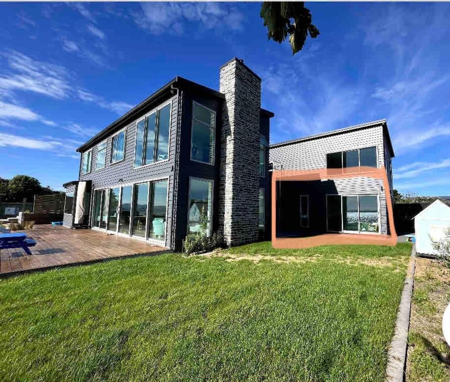 Hotel Cozy Lakeside Oasis