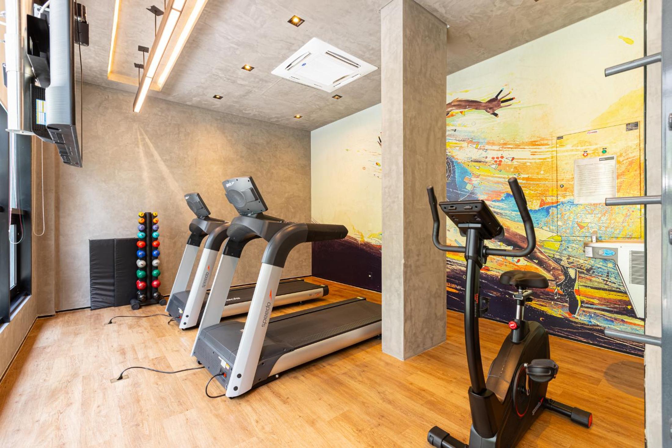 Easy Star - Studio contemporâneo com mezanino - JT01I