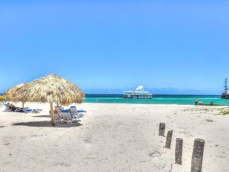 A 5 Minutos de la Playa Piscina Aire Acondicionado Parqueo