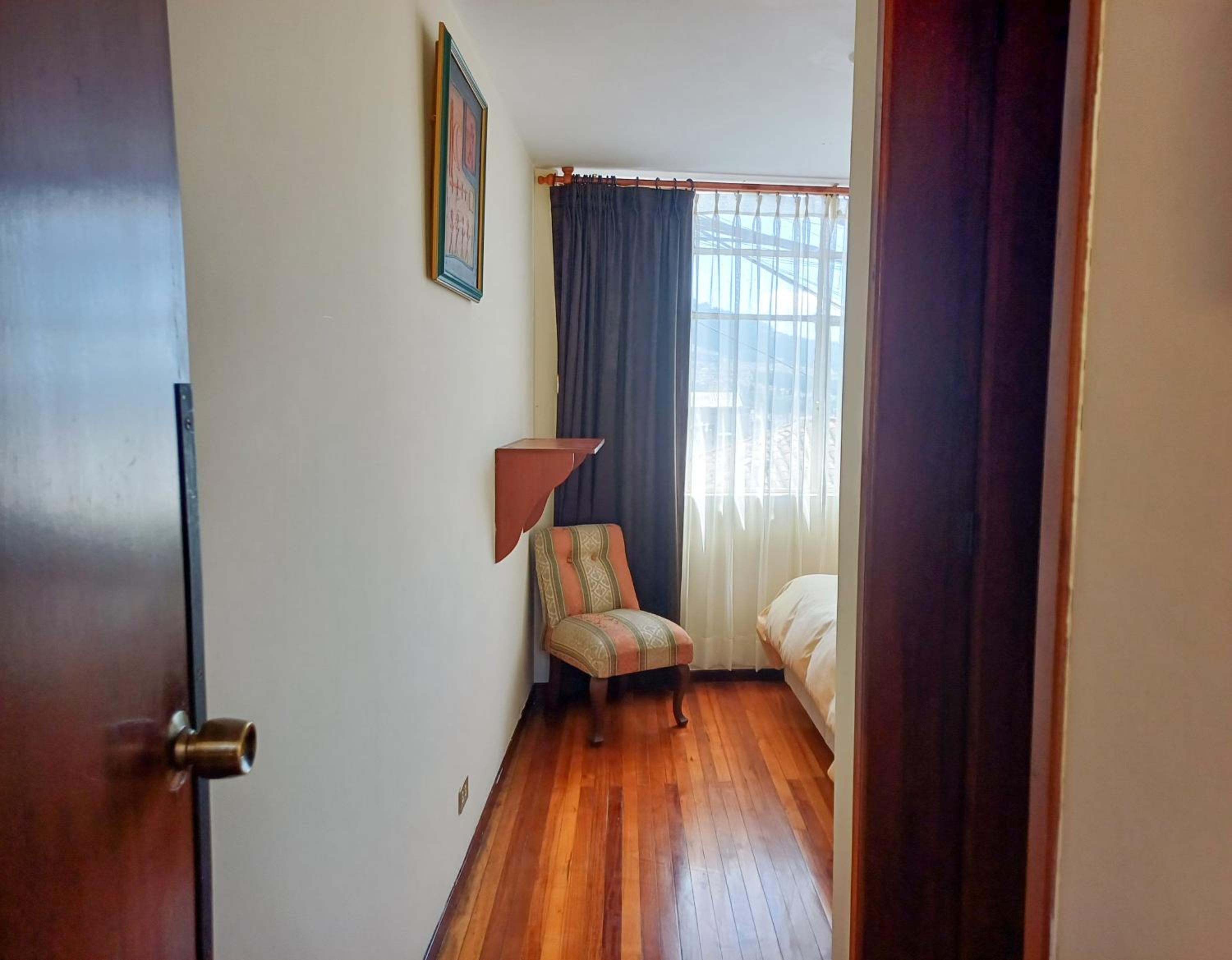 The Quito Guest House with Yellow Balconies for Travellers