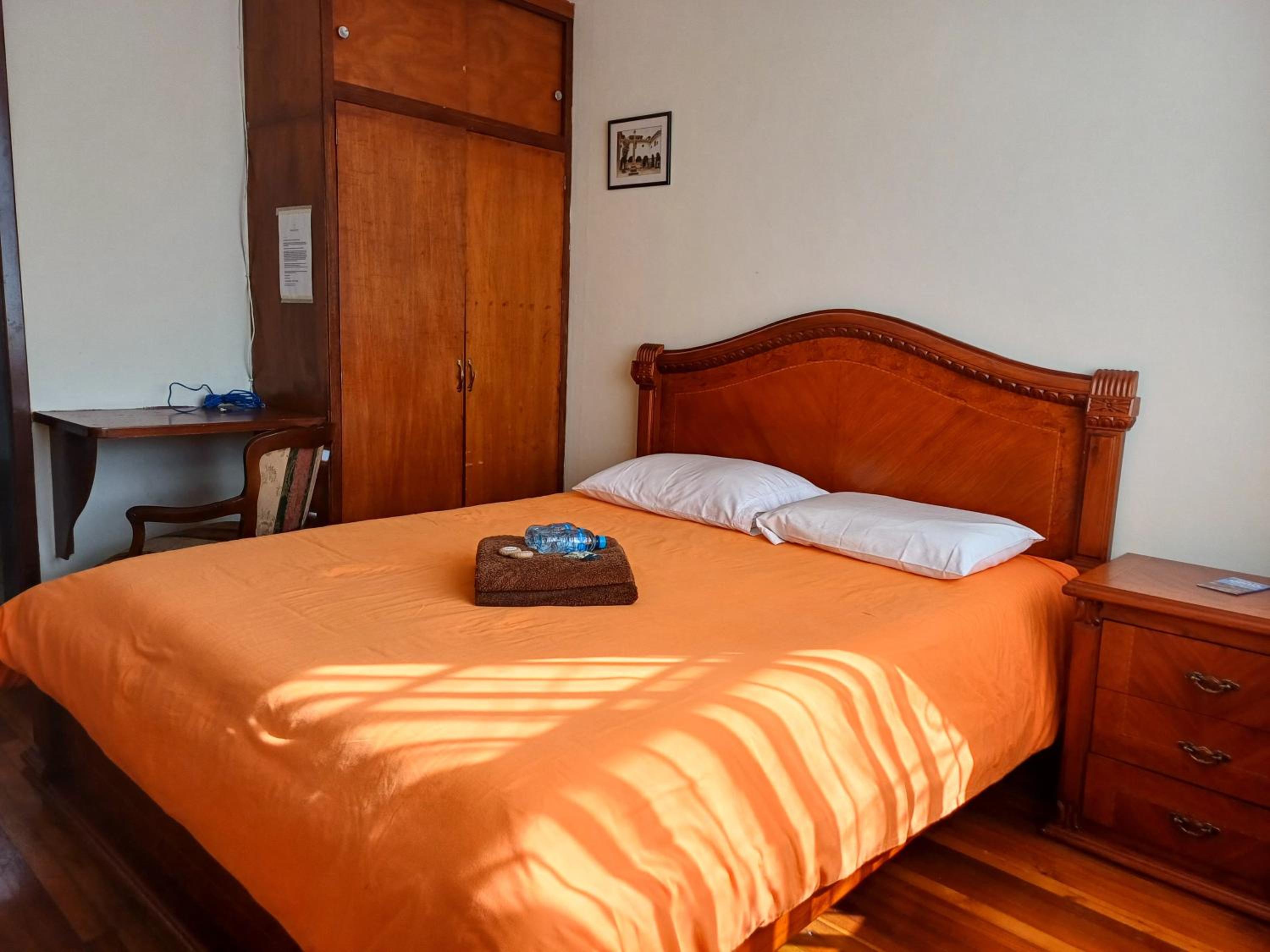 The Quito Guest House with Yellow Balconies for Travellers