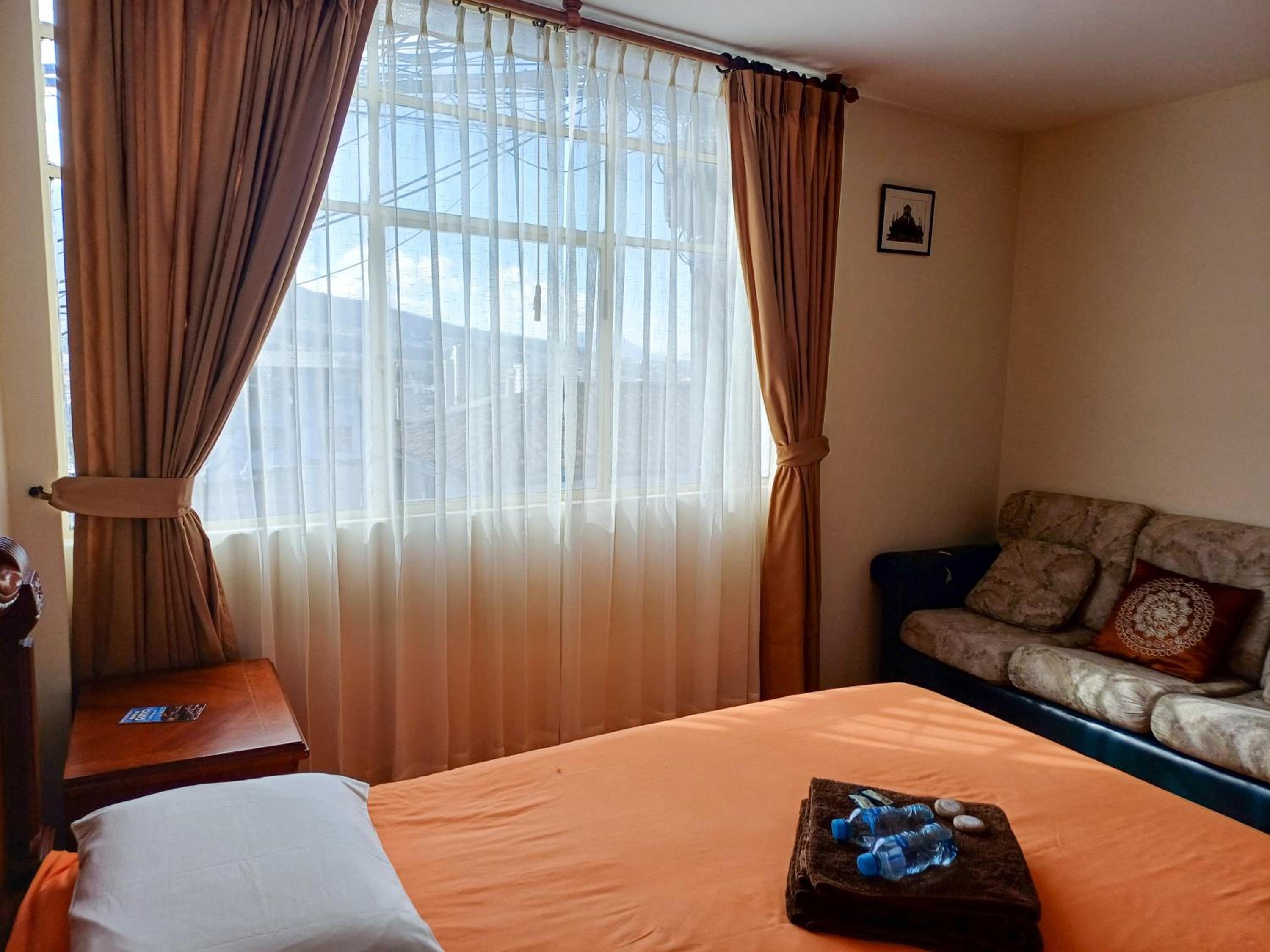 The Quito Guest House with Yellow Balconies for Travellers