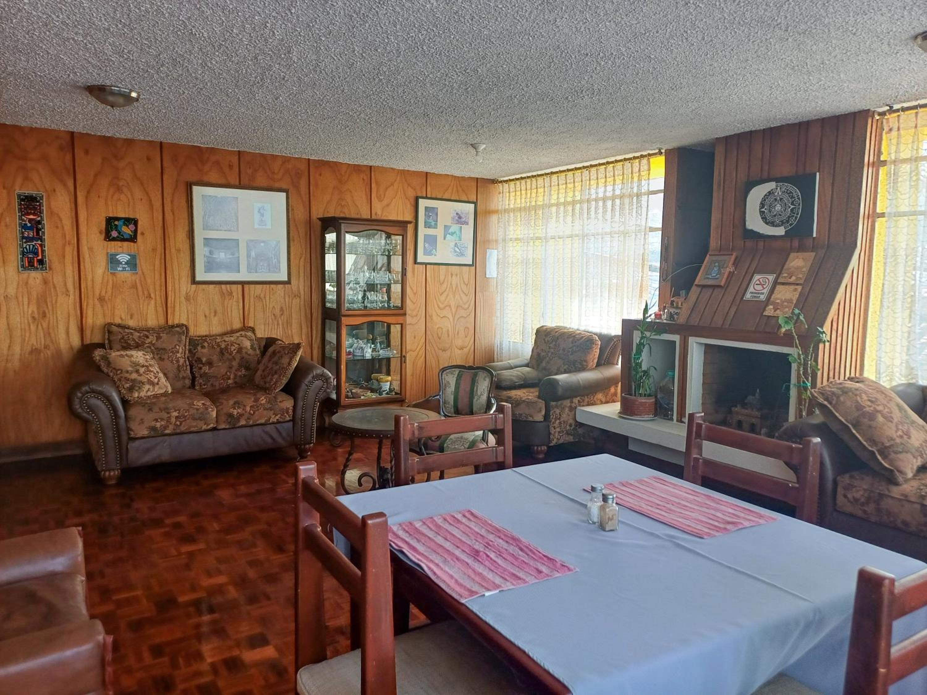 The Quito Guest House with Yellow Balconies for Travellers