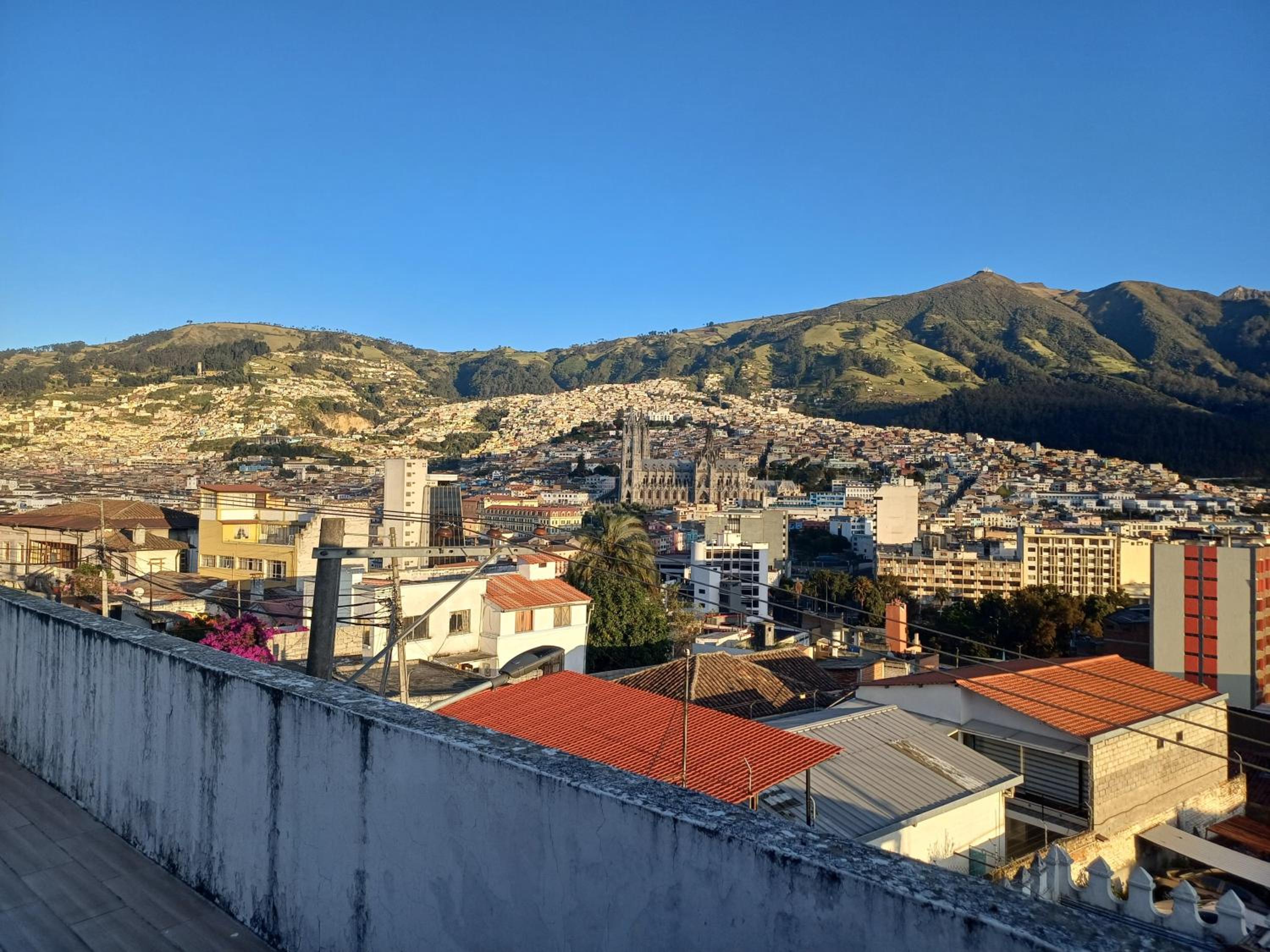 The Quito Guest House with Yellow Balconies for Travellers