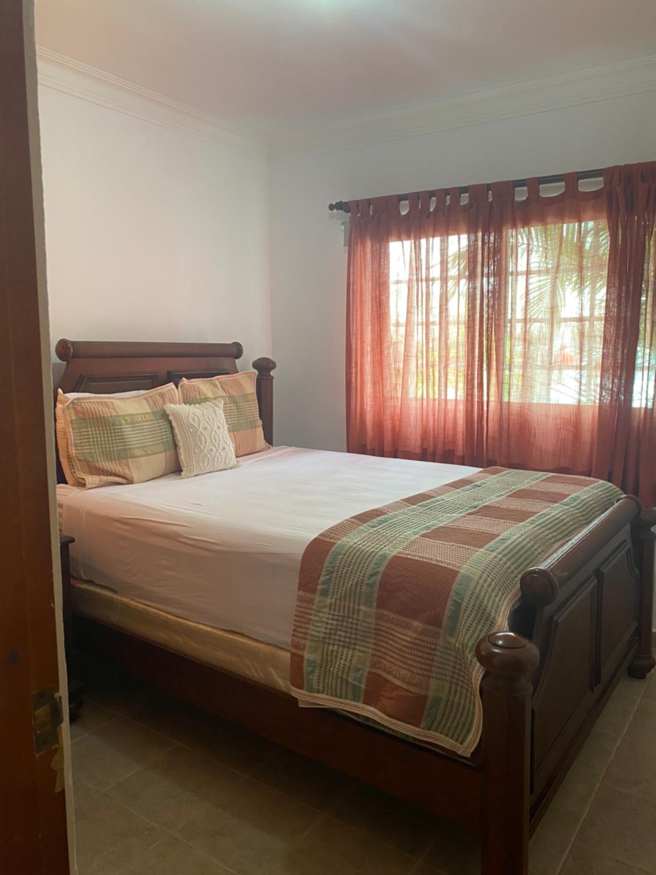 Rosa apartamento compartido