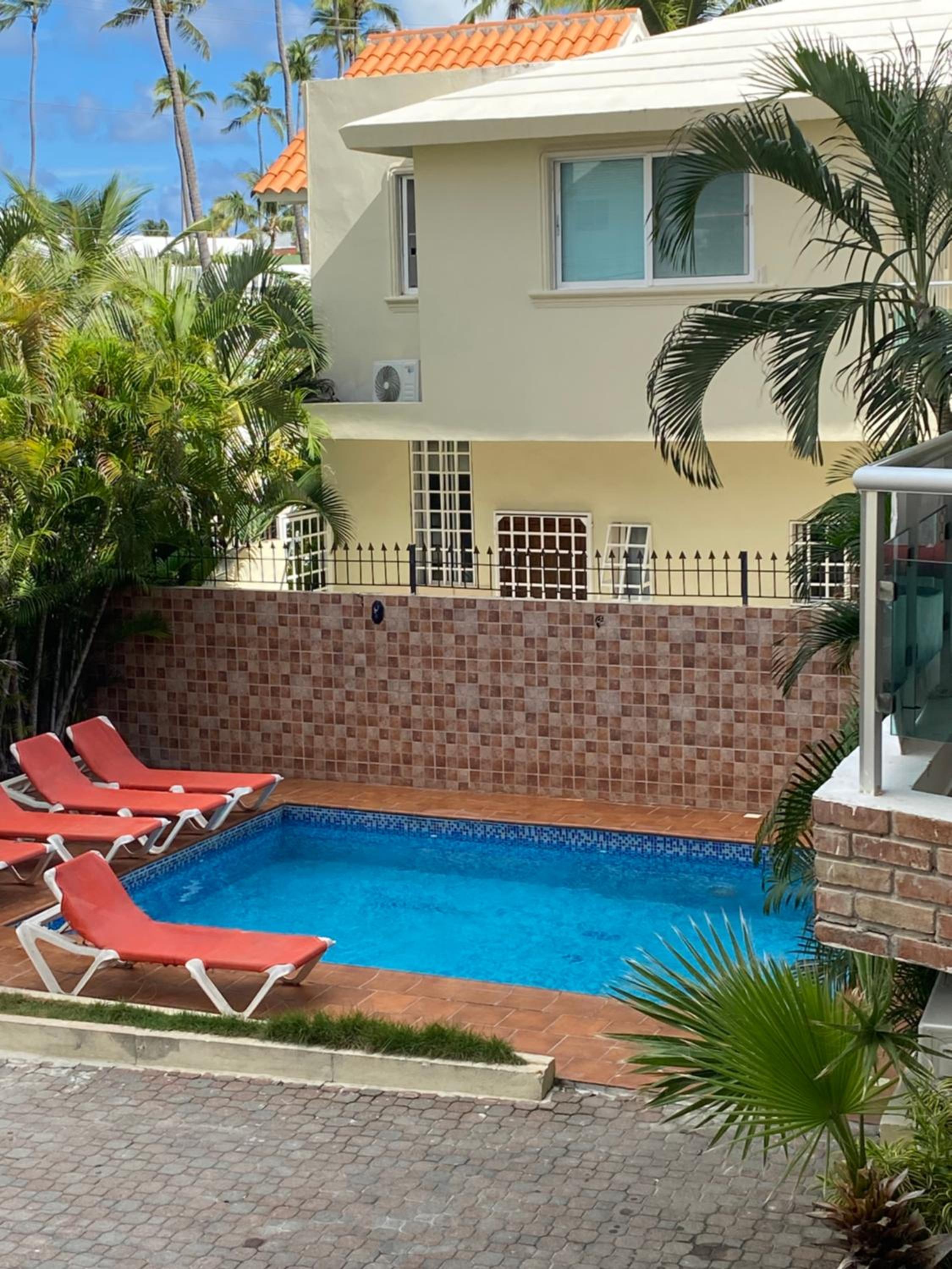 Rosa apartamento compartido
