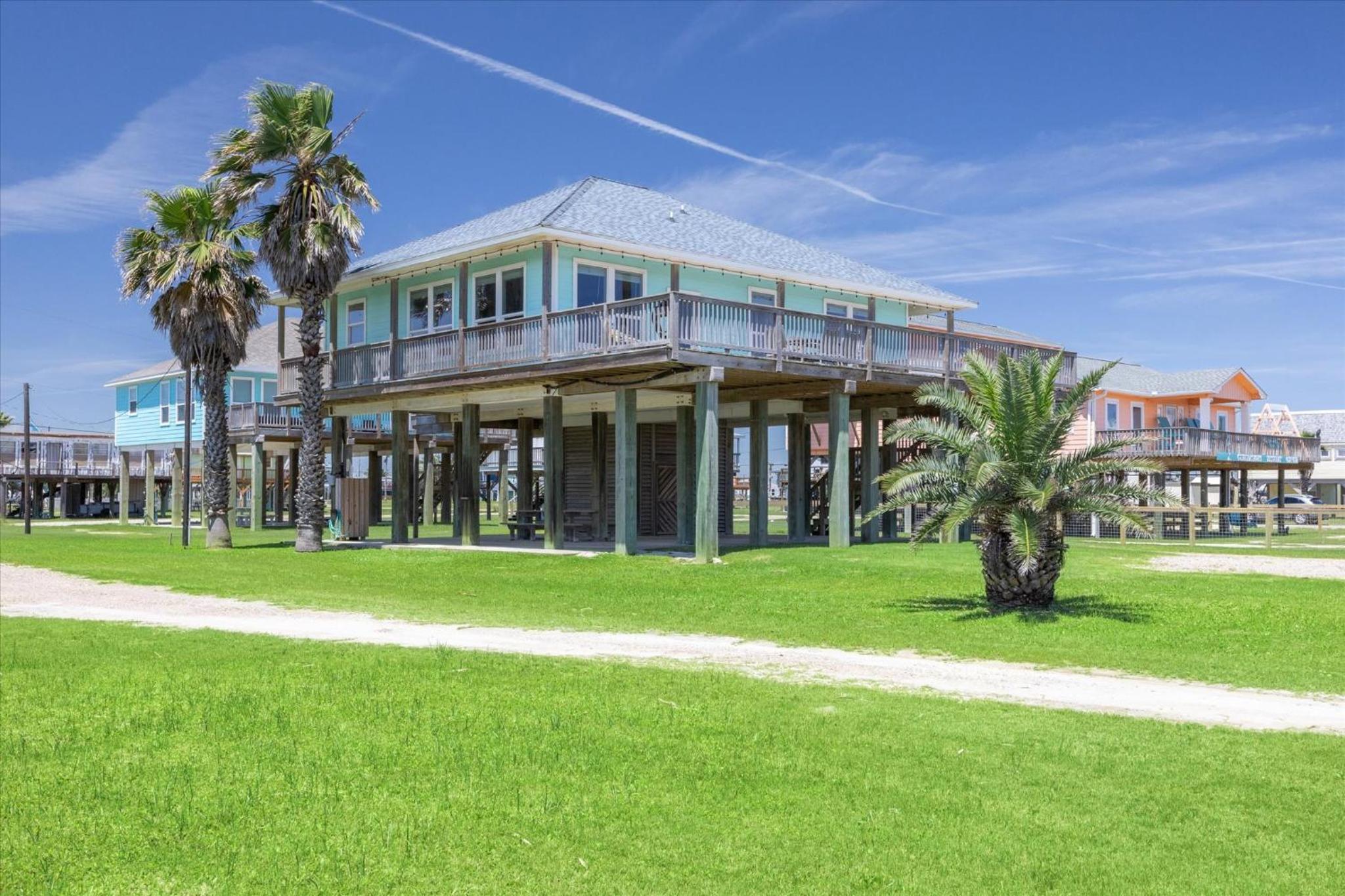 Miscellaneous Market Vacations - Surfside Retreat - Beautiful Views  Steps from the Beach! - Property Image 1