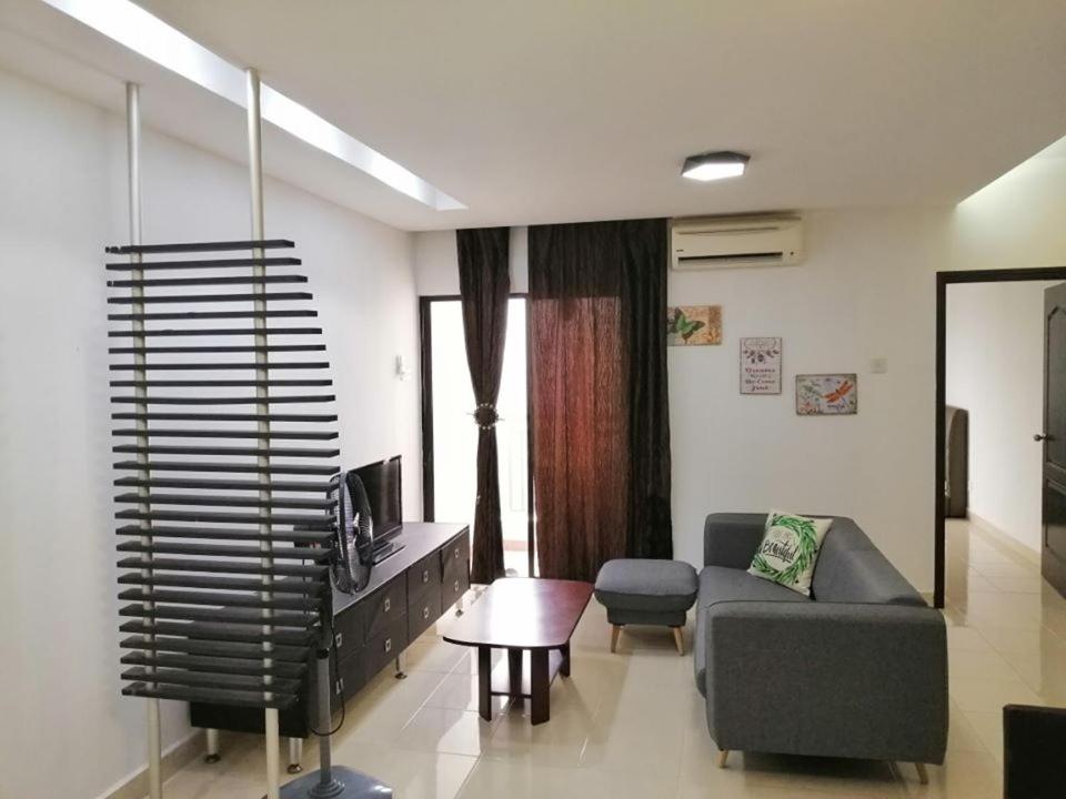 SS GREY HOMESTAY Pelangi Utama view 5