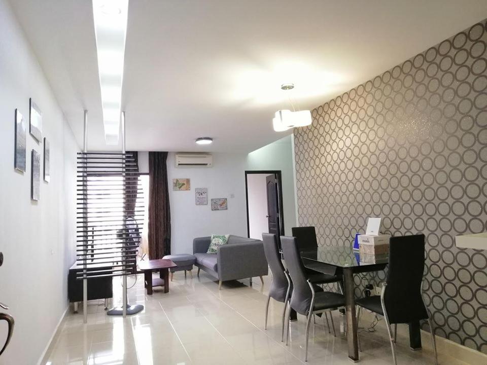 SS GREY HOMESTAY Pelangi Utama view 4
