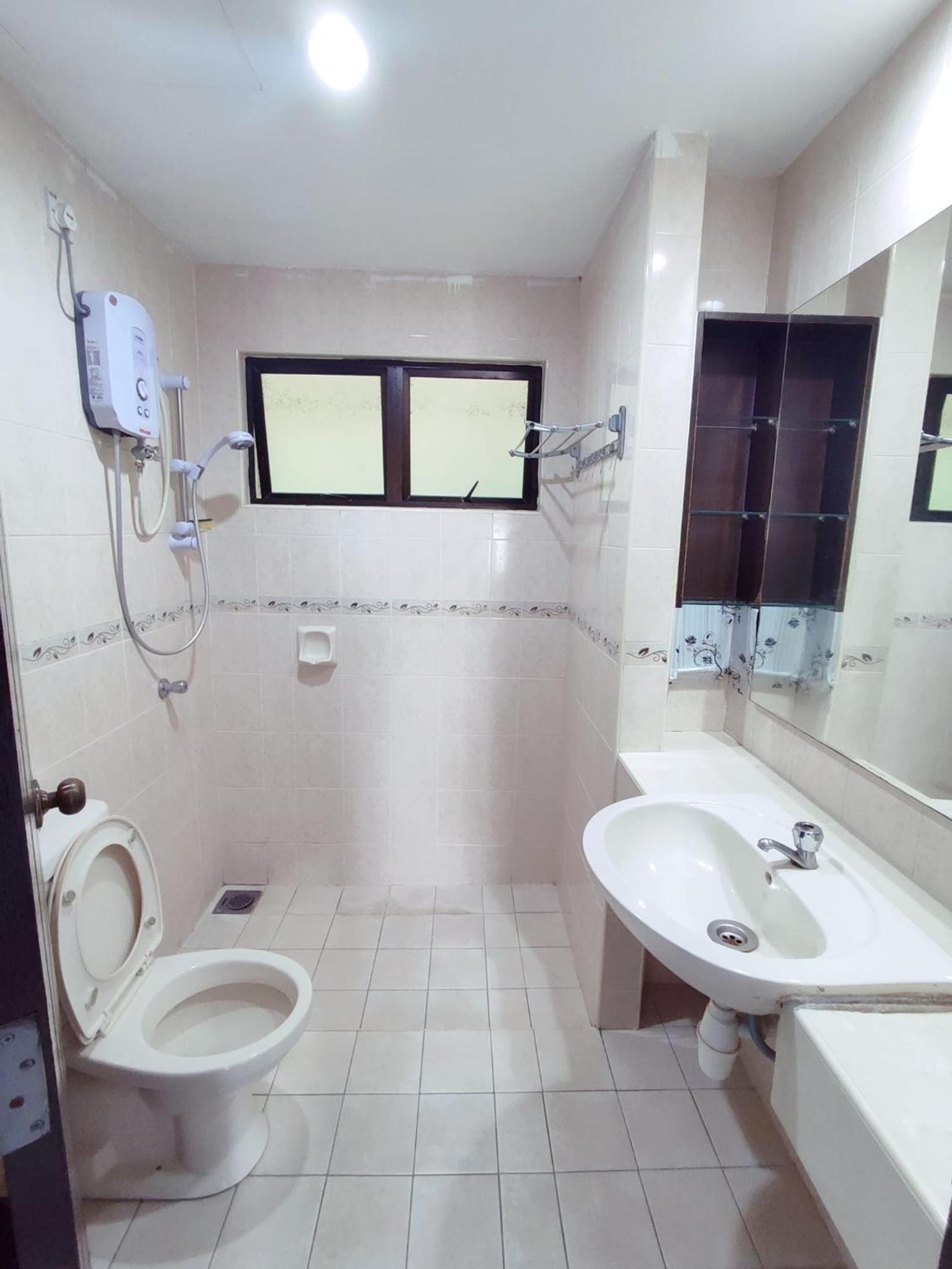 SS GREY HOMESTAY Pelangi Utama view 3