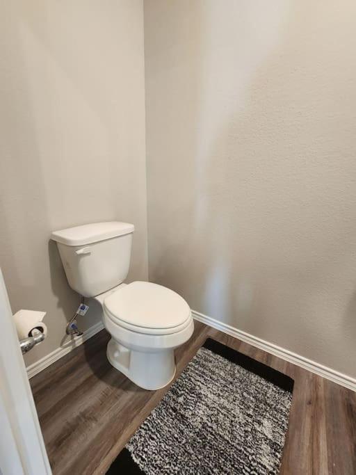 Spacious Retreat 5 Min from Lake Conroe view 2