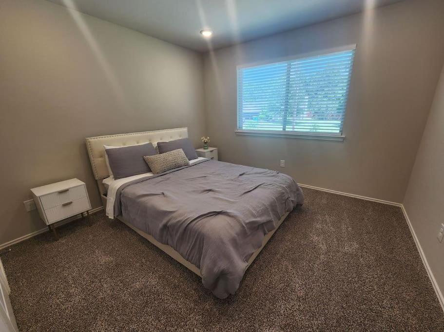 Spacious Retreat 5 Min from Lake Conroe view 4