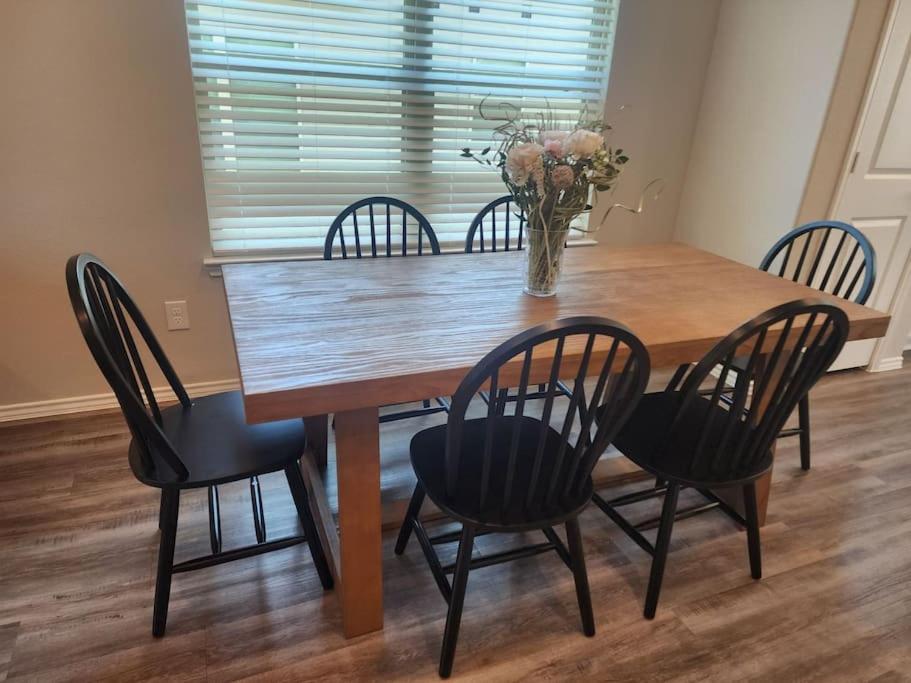 Spacious Retreat 5 Min from Lake Conroe view 5