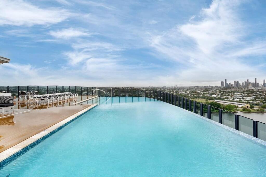 Luxurious 2BR2BA Resort-Style Retreat In Hamilton