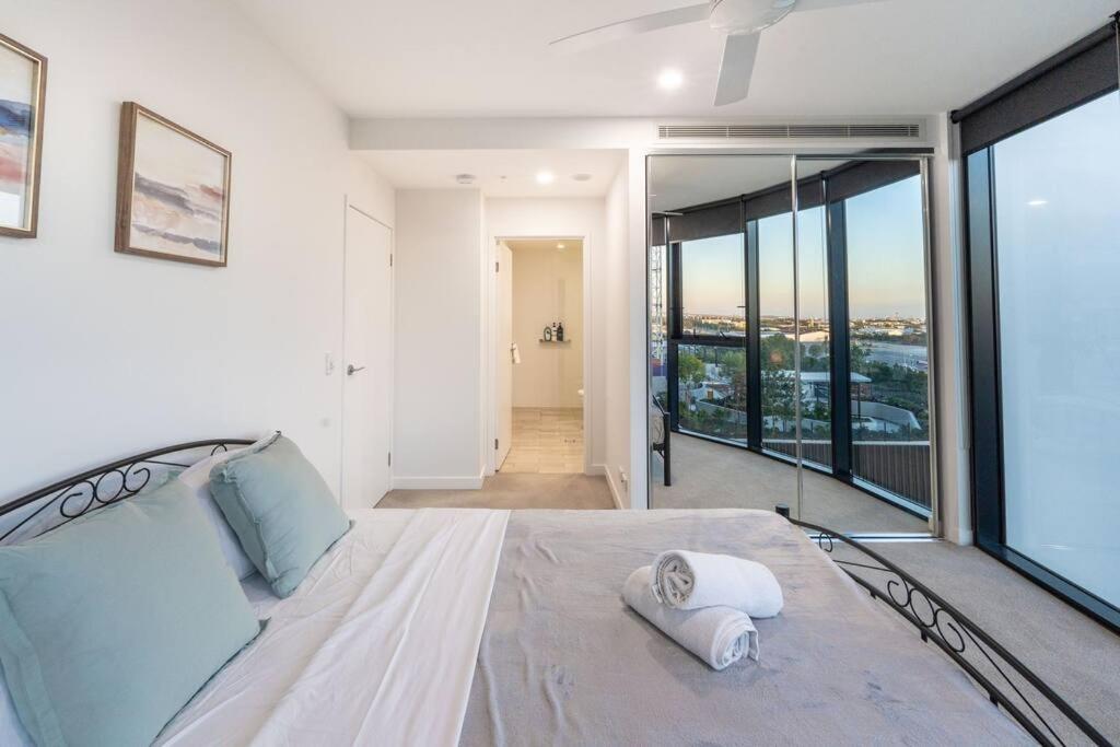 Luxurious 2BR2BA Resort-Style Retreat In Hamilton