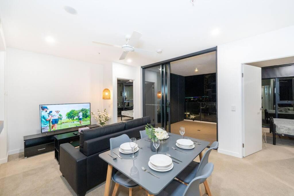 Luxurious 2BR2BA Resort-Style Retreat In Hamilton
