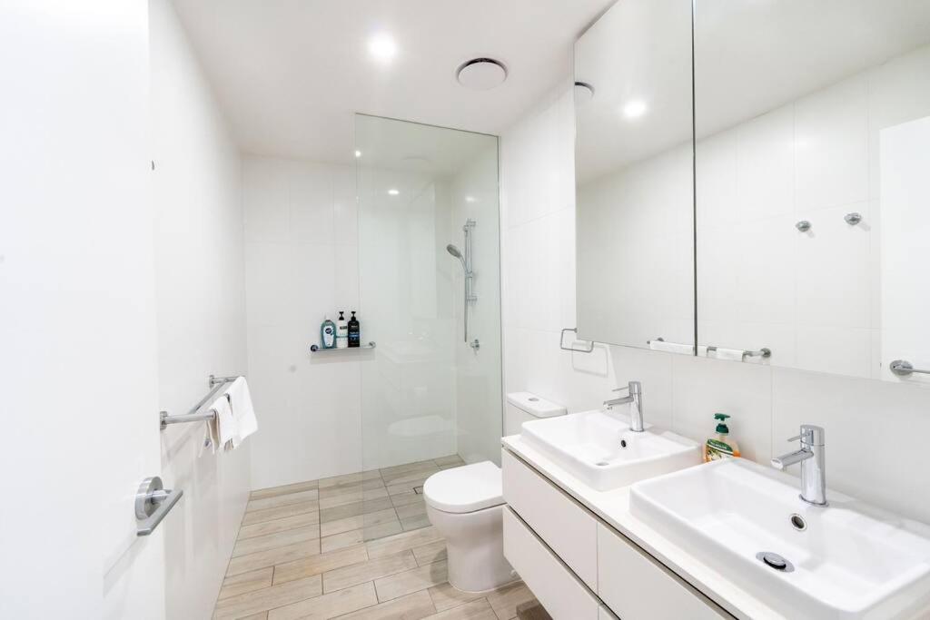 Luxurious 2BR2BA Resort-Style Retreat In Hamilton