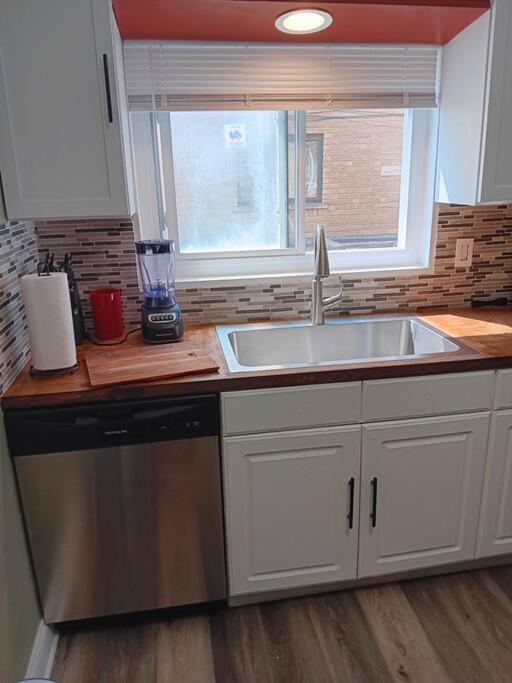 Chicago Vacations - Condo Apartment Near Midway Airport - Property Image 7