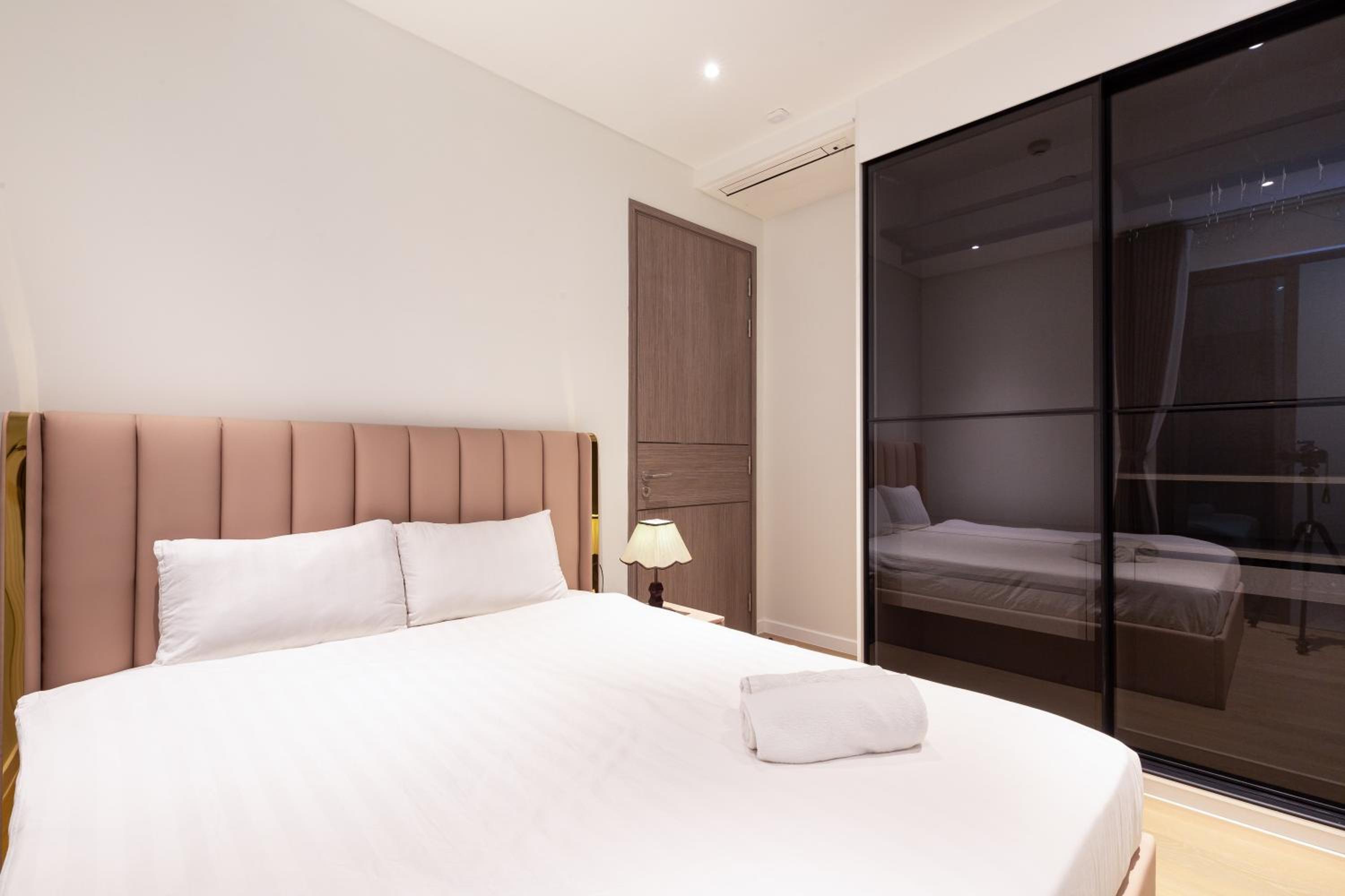 ZO Apartment Opera, Crest, Galleria -Central Saigon -Free POOL-GYM-SAUNA Room-YOGA Room
