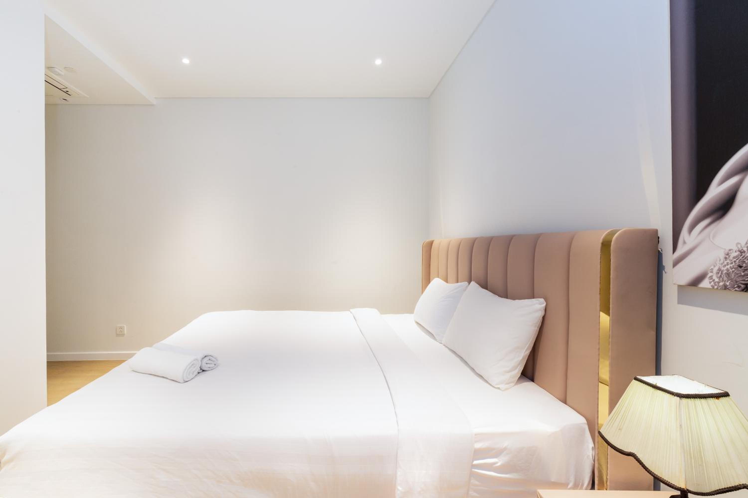 ZO Apartment Opera, Crest, Galleria -Central Saigon -Free POOL-GYM-SAUNA Room-YOGA Room