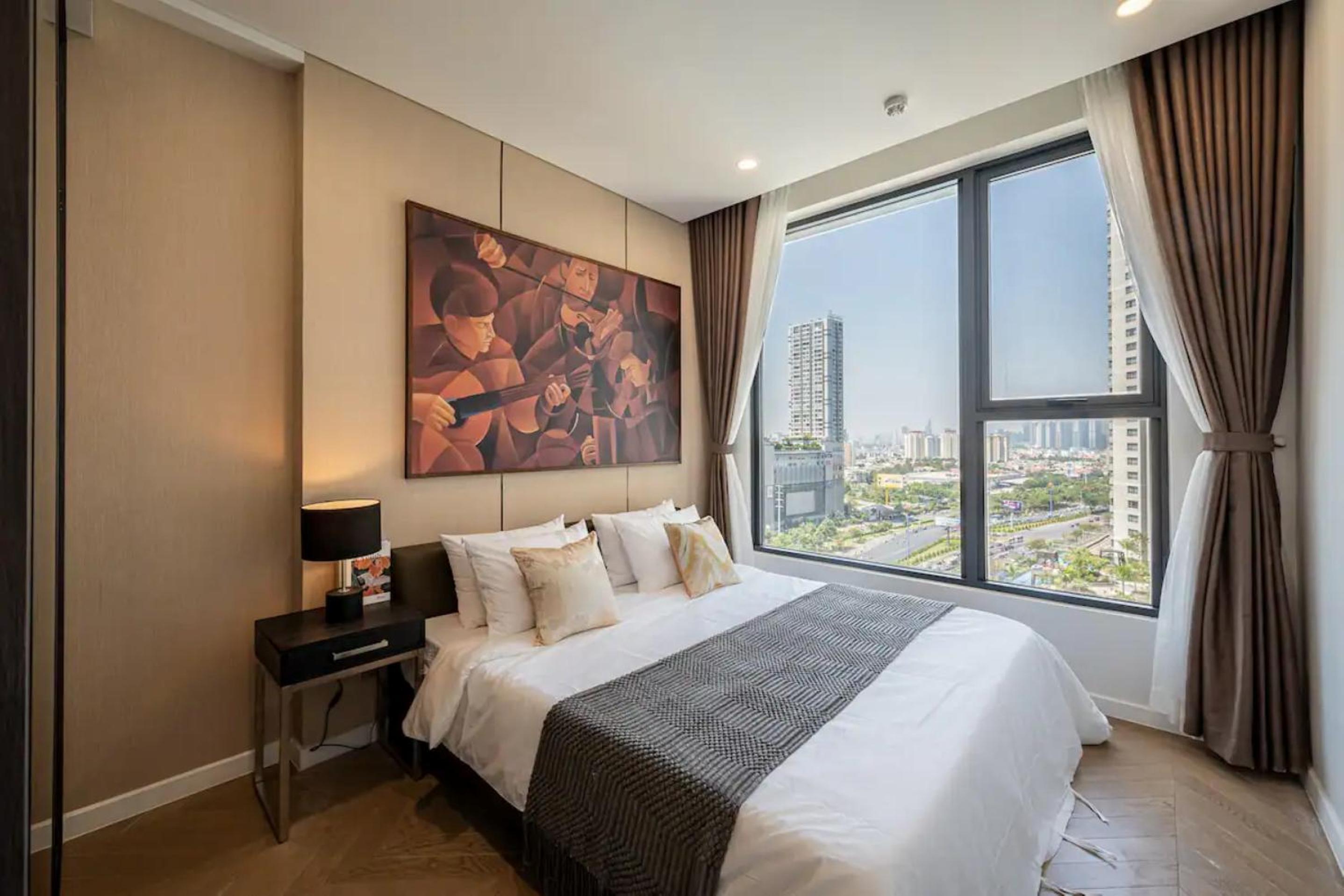 Lumiere Riverside - Luxury Condo District 2 view 2