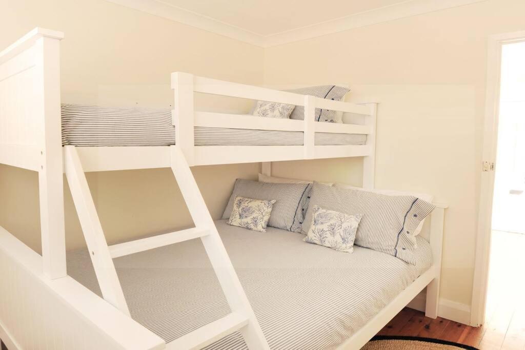 Amanzi Beach House - just 10m to Collingwood Beach!