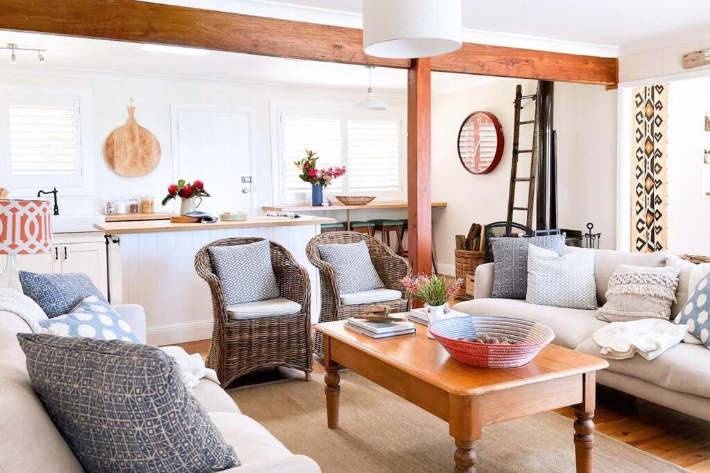 Amanzi Beach House - just 10m to Collingwood Beach!