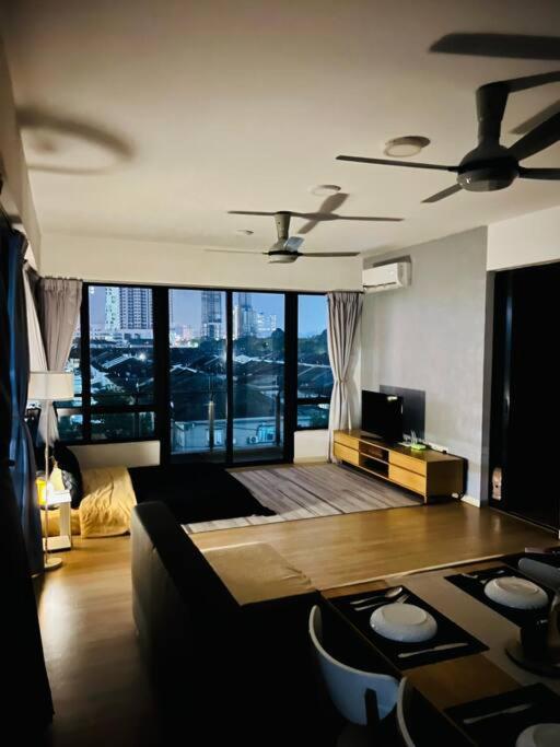 Huge City View balcony - Netflix view 4