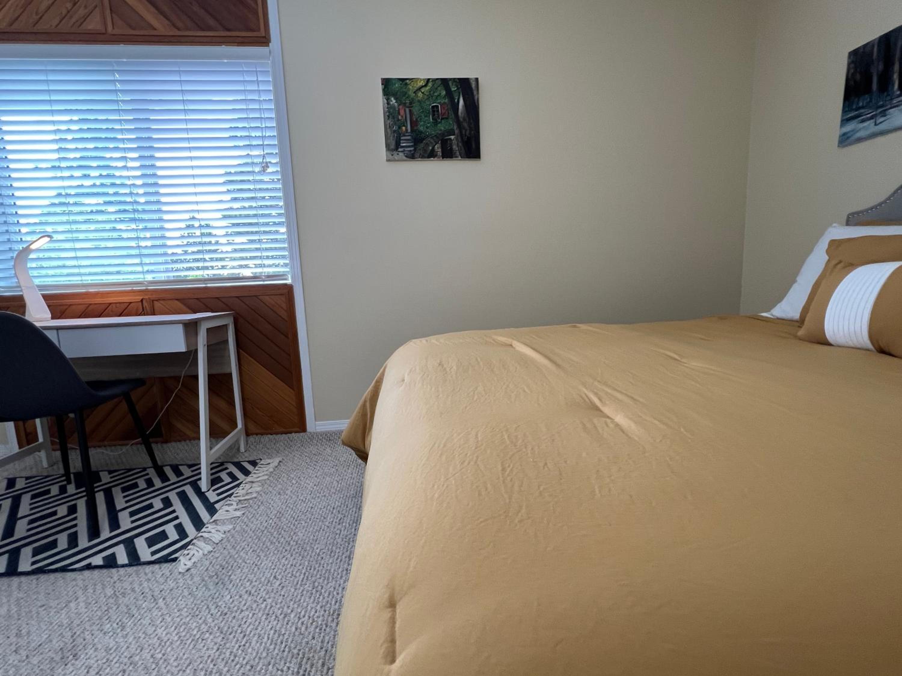 Lake and Mountain View Cozystay close to airport