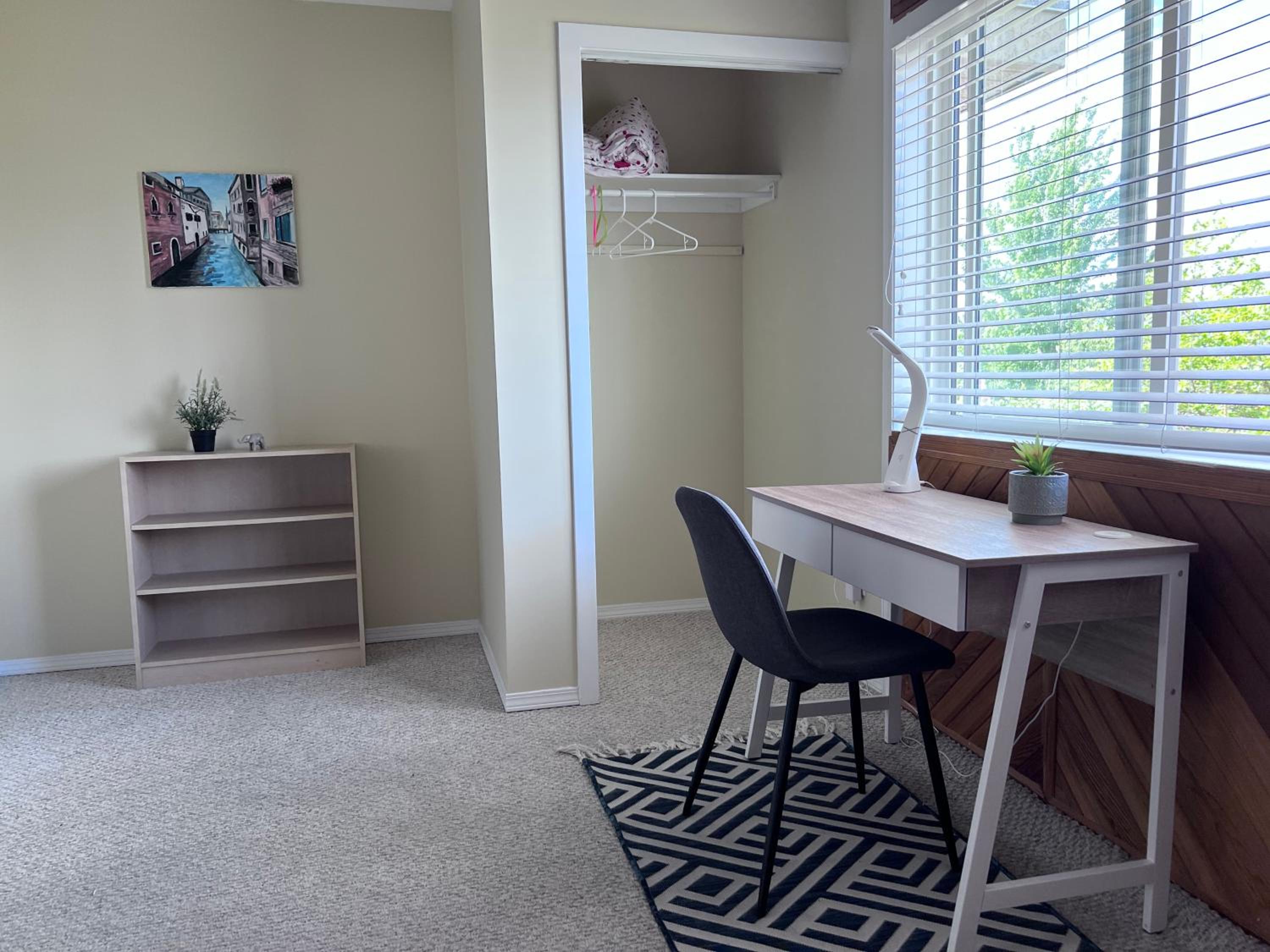 Lake and Mountain View Cozystay close to airport