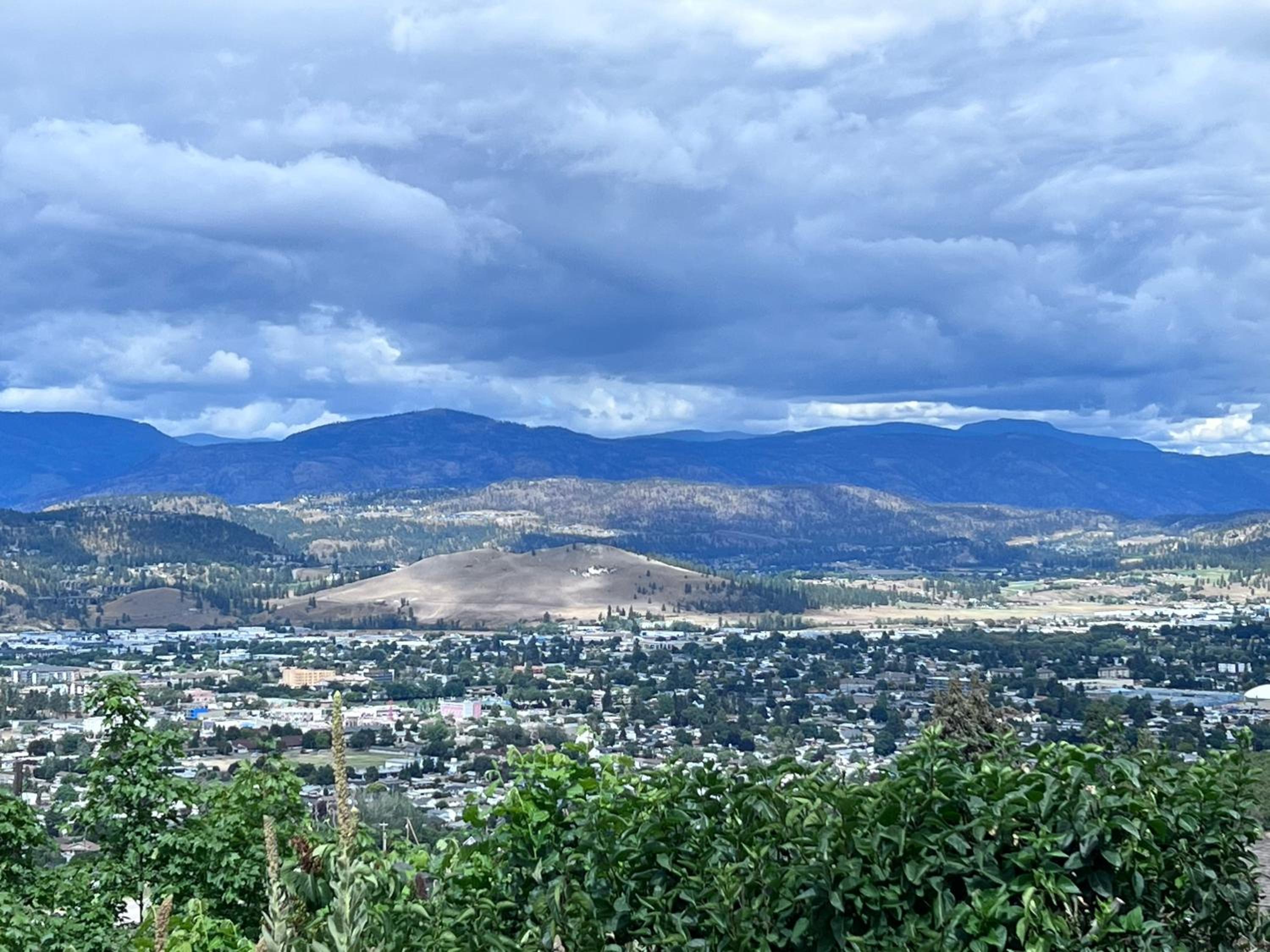 Lake and Mountain View Cozystay close to airport