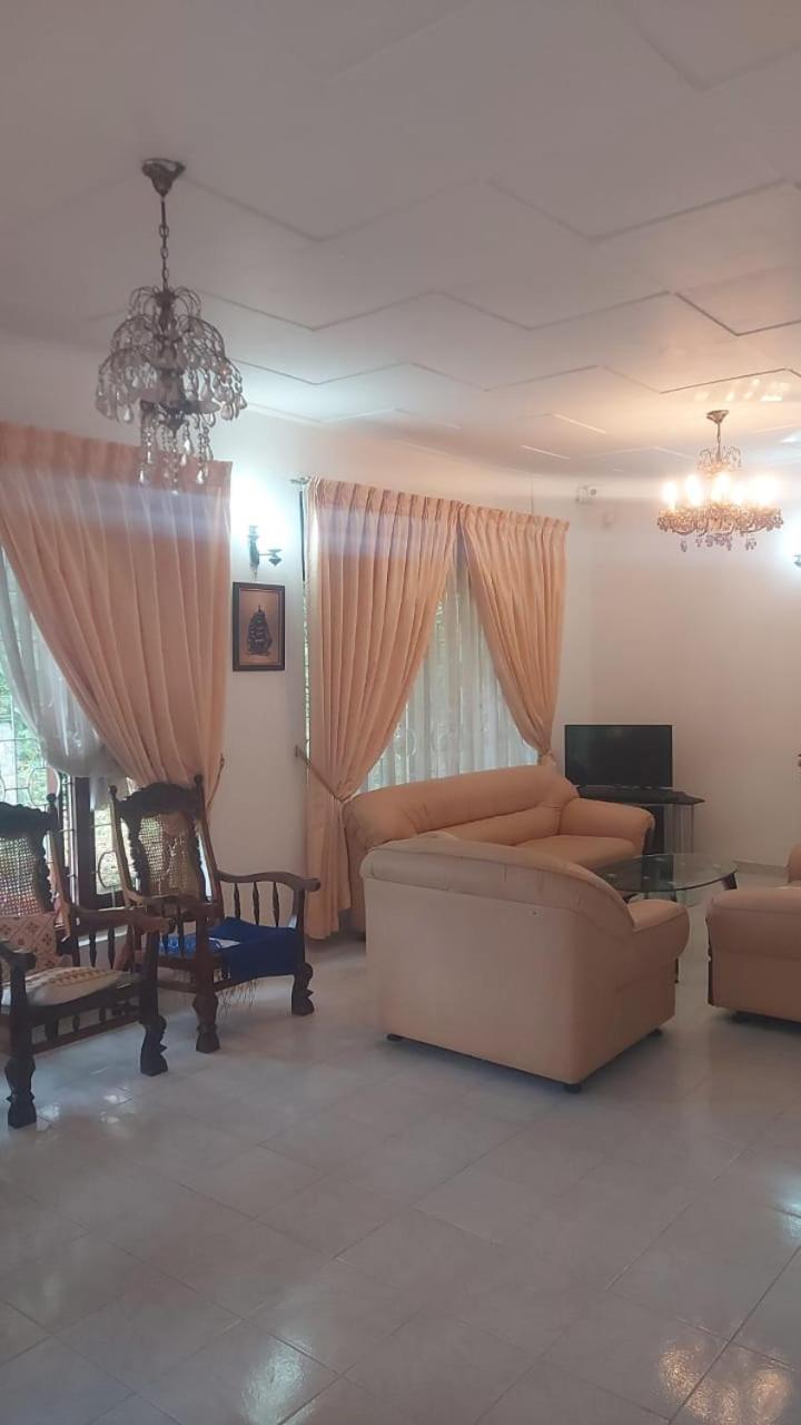 Entire house in kandy view 4