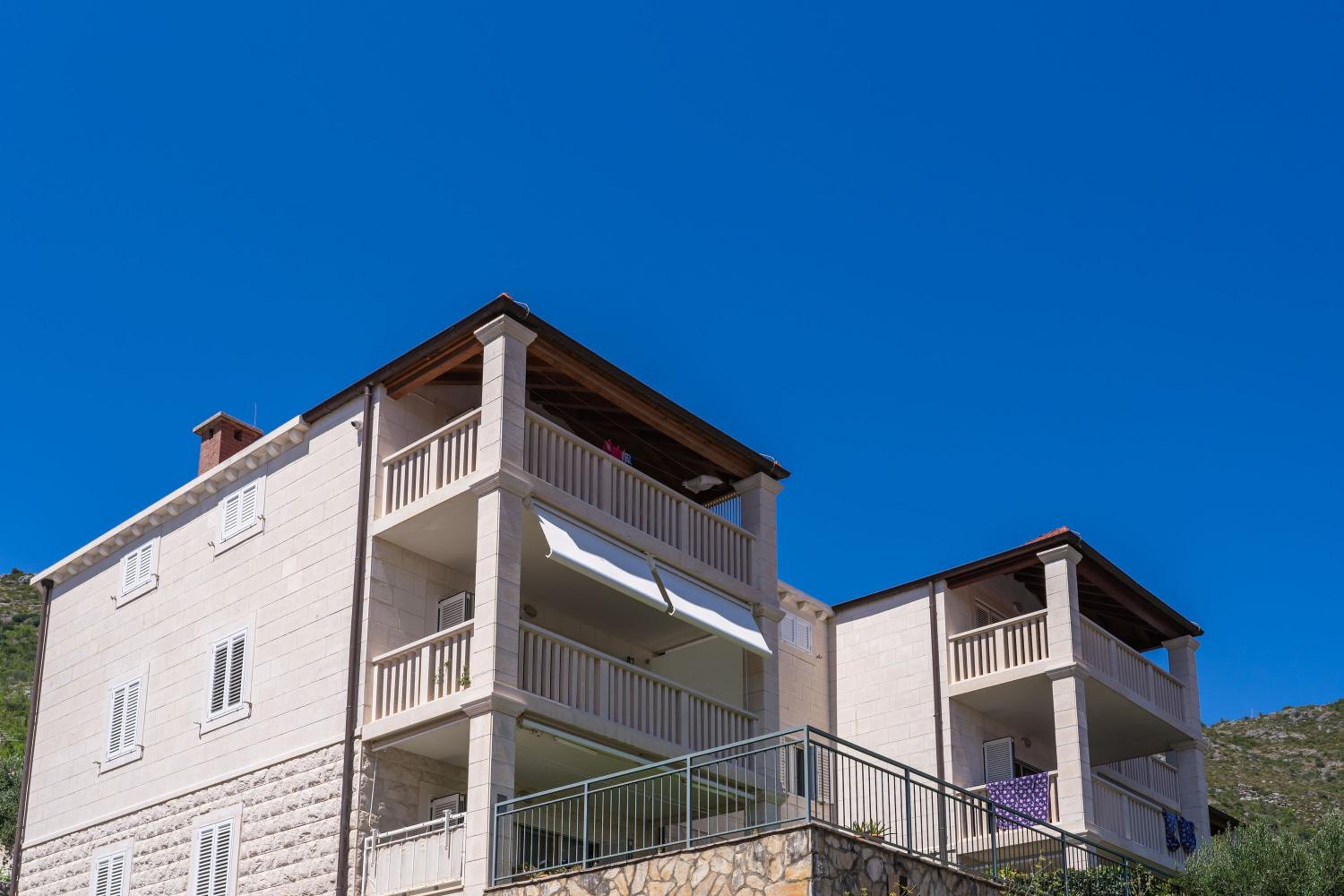 Seaview Apartment with Free Garage Parking 2 min to Beach Zaton near Dubrovnik