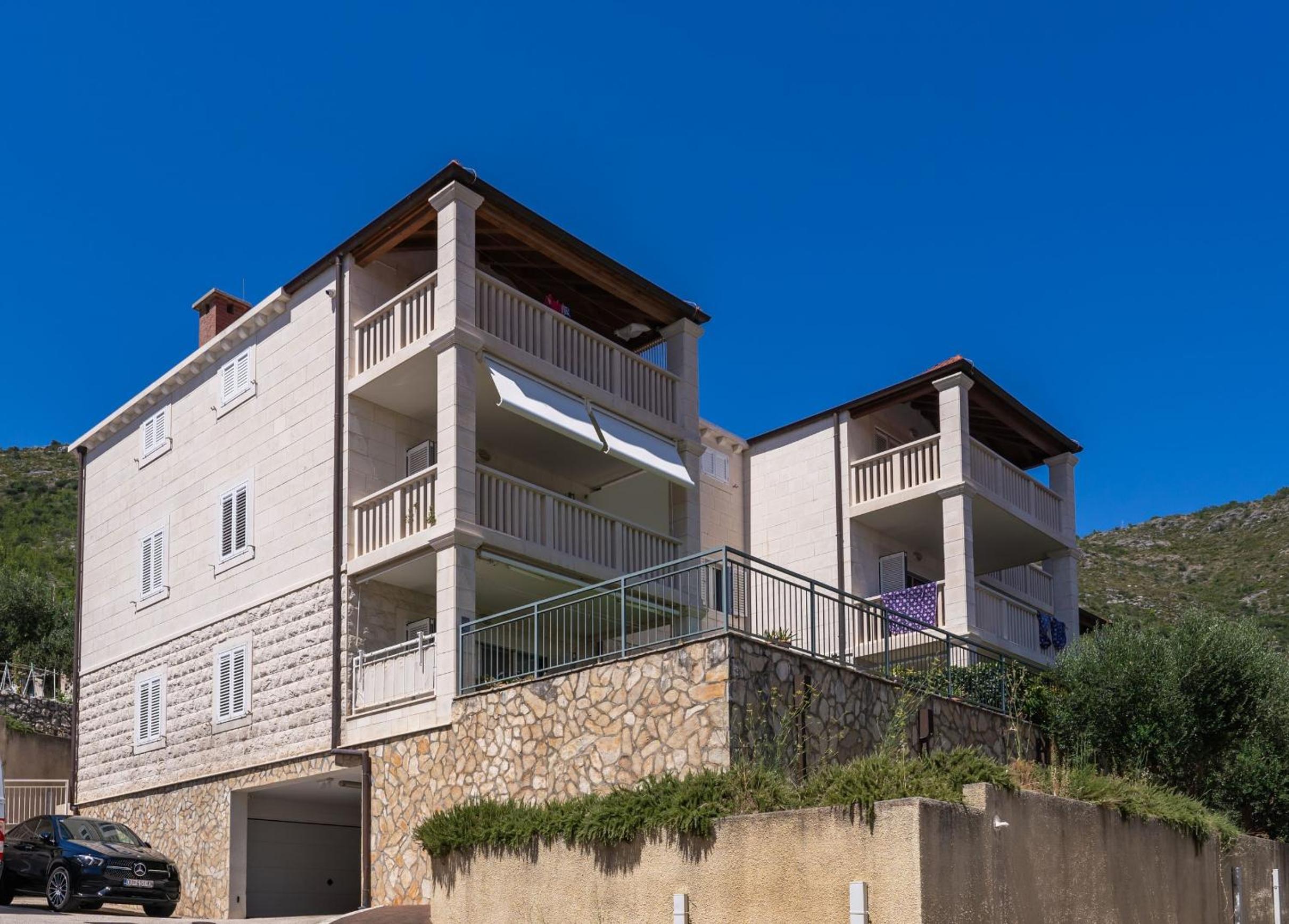 Seaview Apartment with Free Garage Parking 2 min to Beach Zaton near Dubrovnik