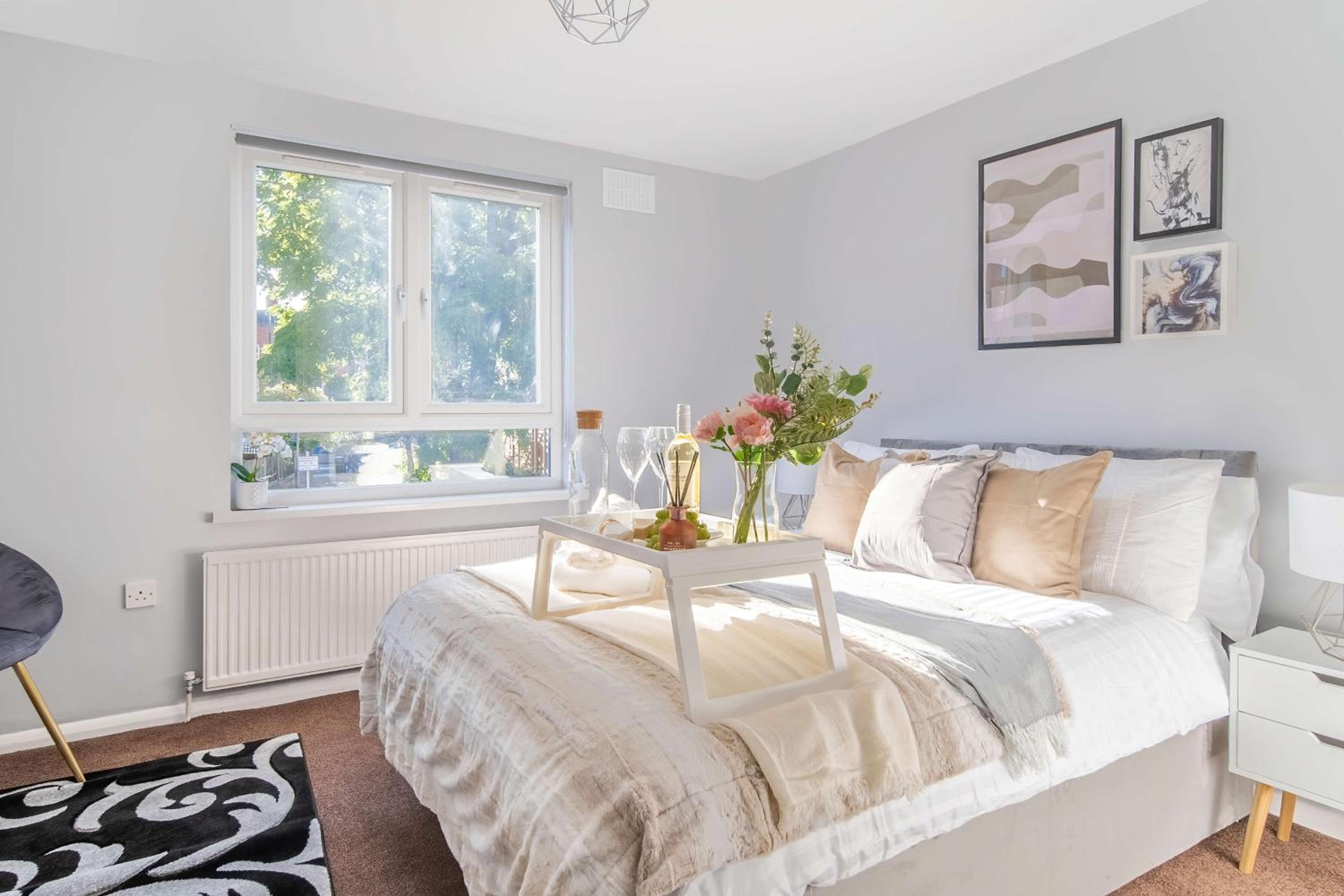 Spacious 4 Bedroom Townhouse By LiveStay Short Lets & Serviced Accommodation London With Garden
