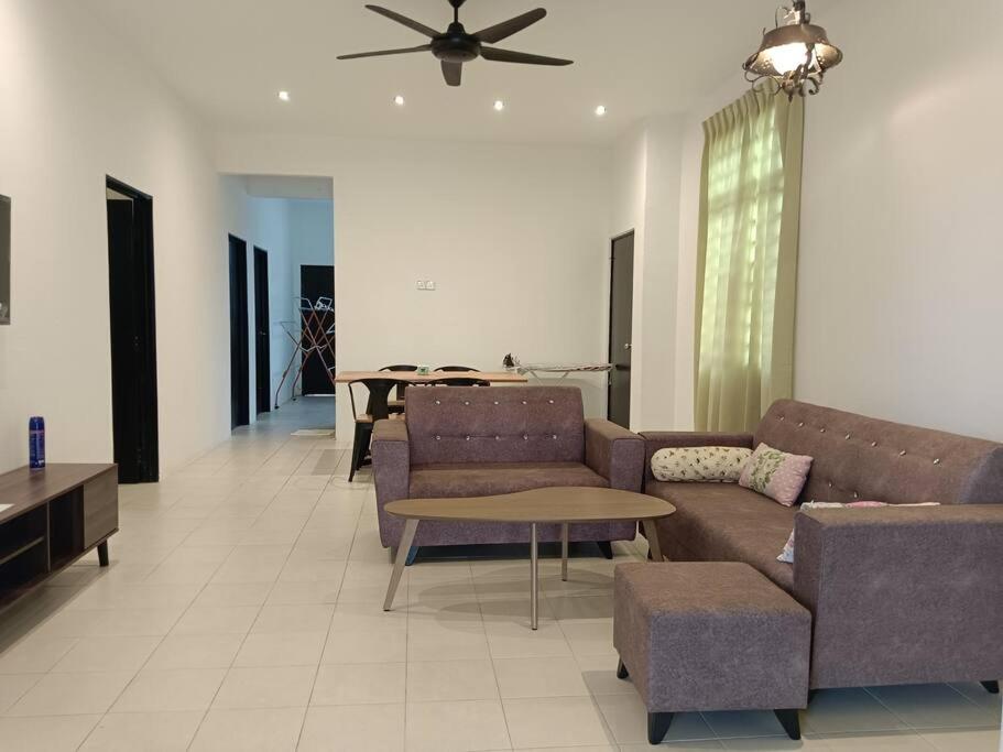 Cozy, Spacious Gambang Homestay photo 1