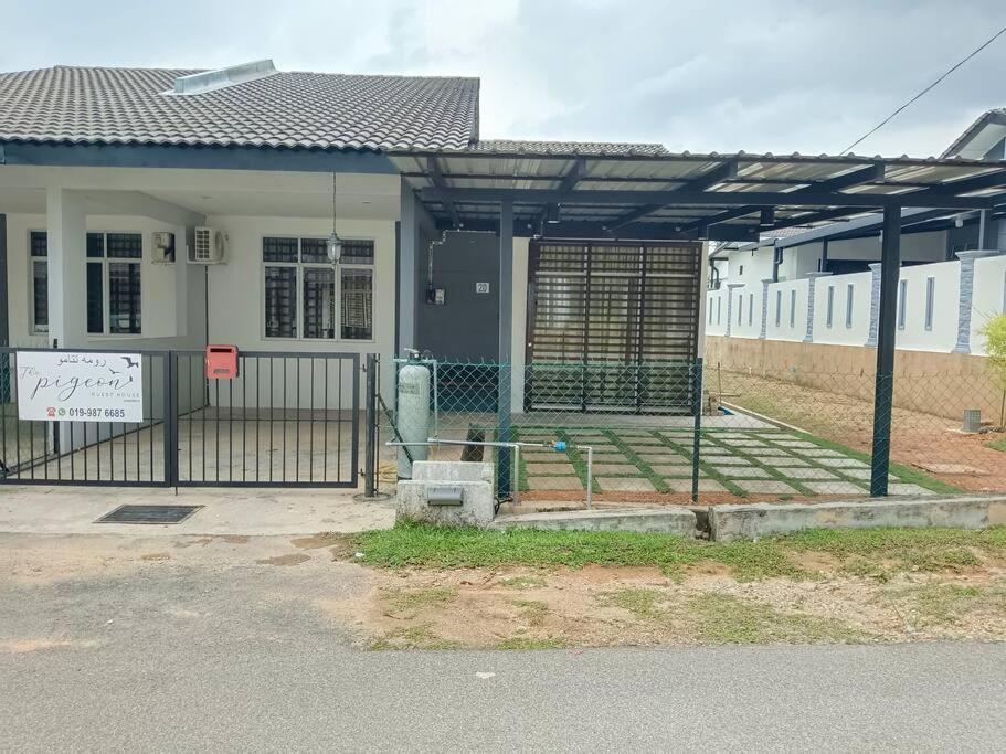 Cozy, Spacious Gambang Homestay photo 4