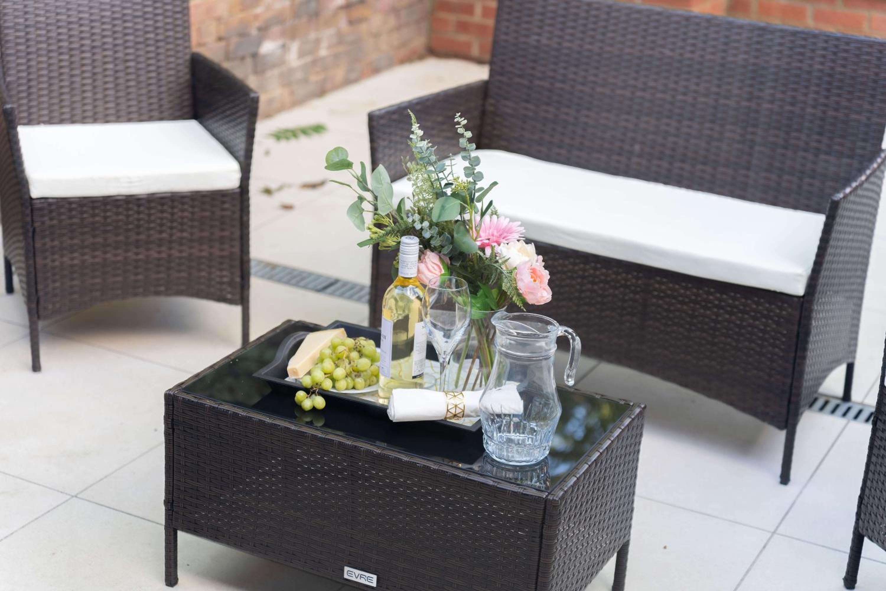 Spacious 4 Bedroom Townhouse By LiveStay Short Lets & Serviced Accommodation London With Garden
