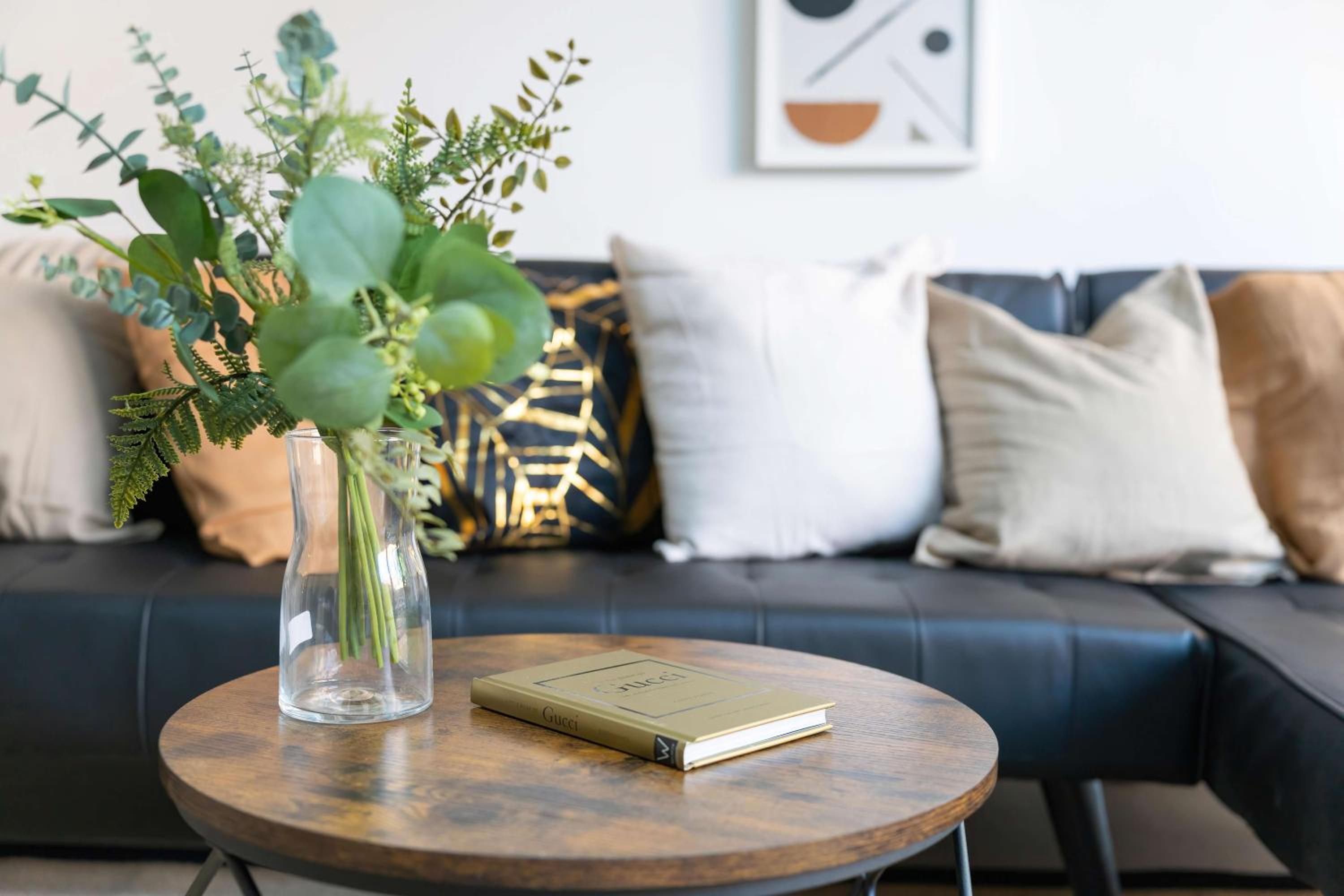 Spacious 4 Bedroom Townhouse By LiveStay Short Lets & Serviced Accommodation London With Garden