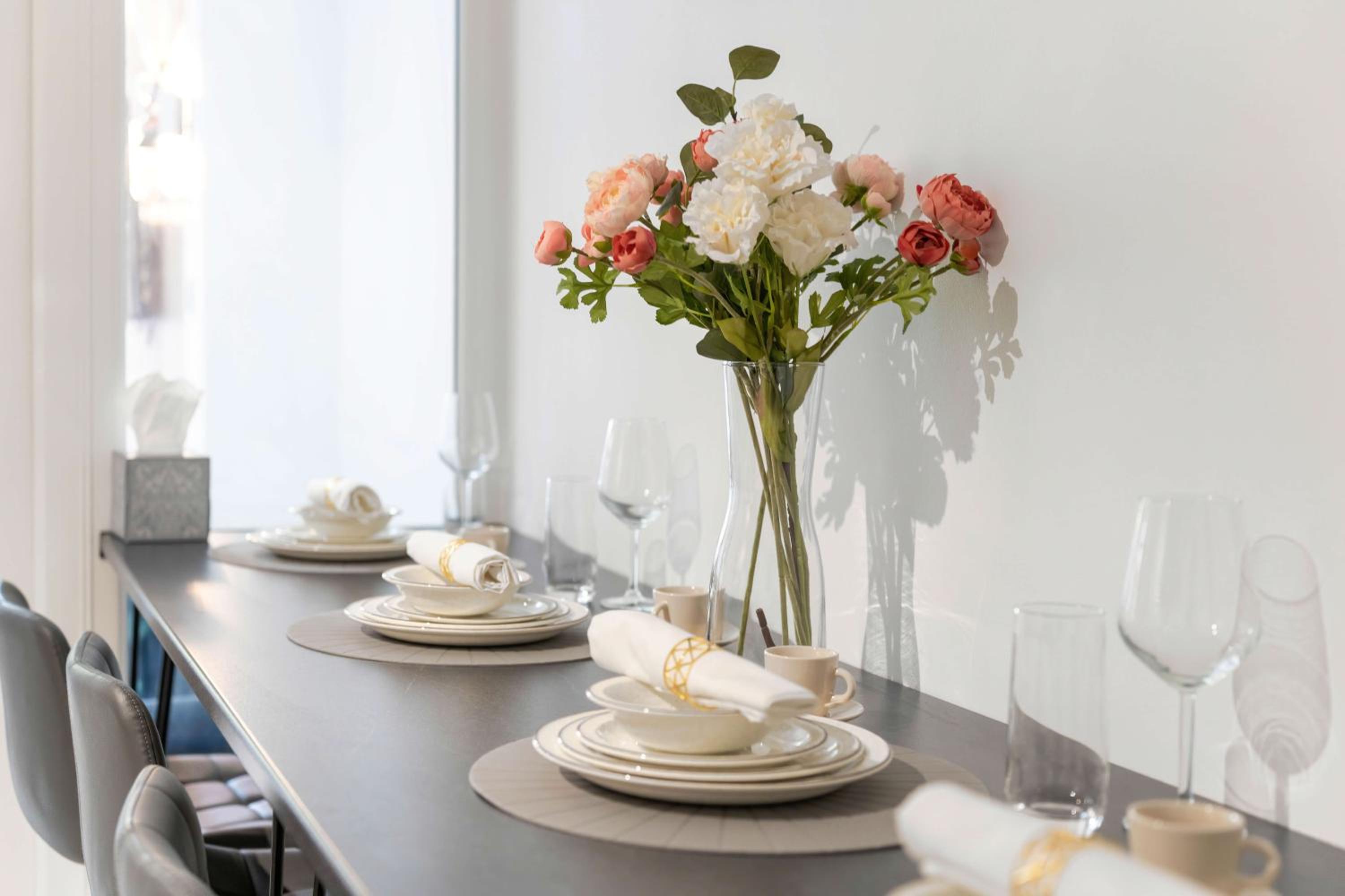 Spacious 4 Bedroom Townhouse By LiveStay Short Lets & Serviced Accommodation London With Garden