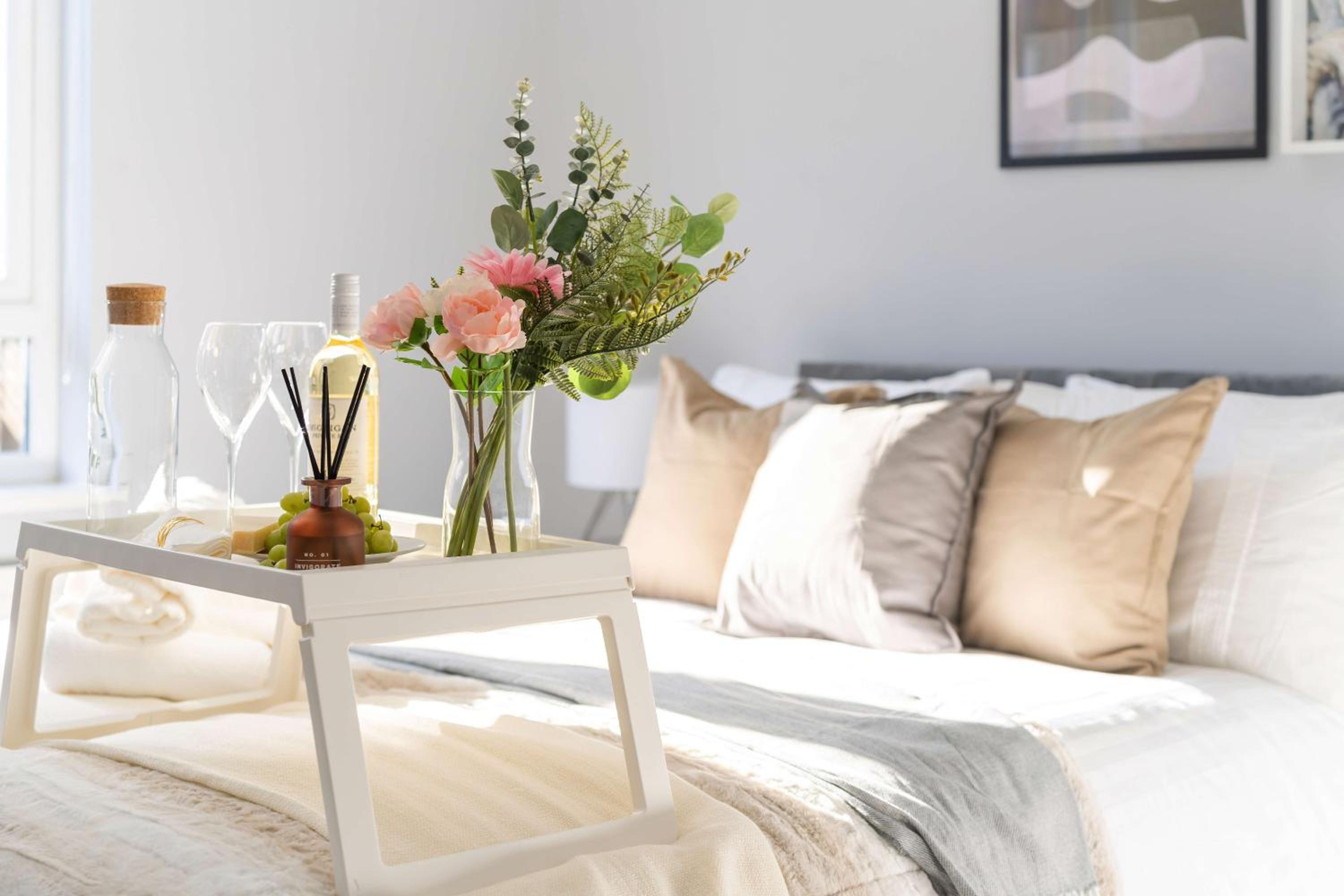 Spacious 4 Bedroom Townhouse By LiveStay Short Lets & Serviced Accommodation London With Garden