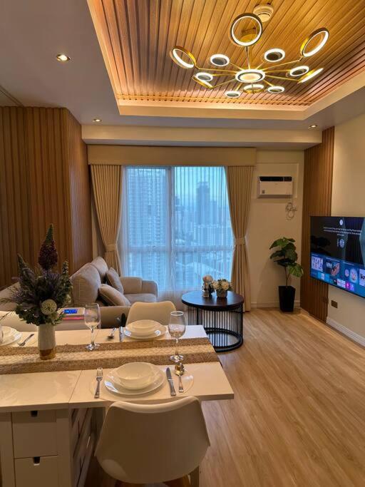 2 BR, Stunning Sunrise View, 65 inch smartTV, HBOGo view 5