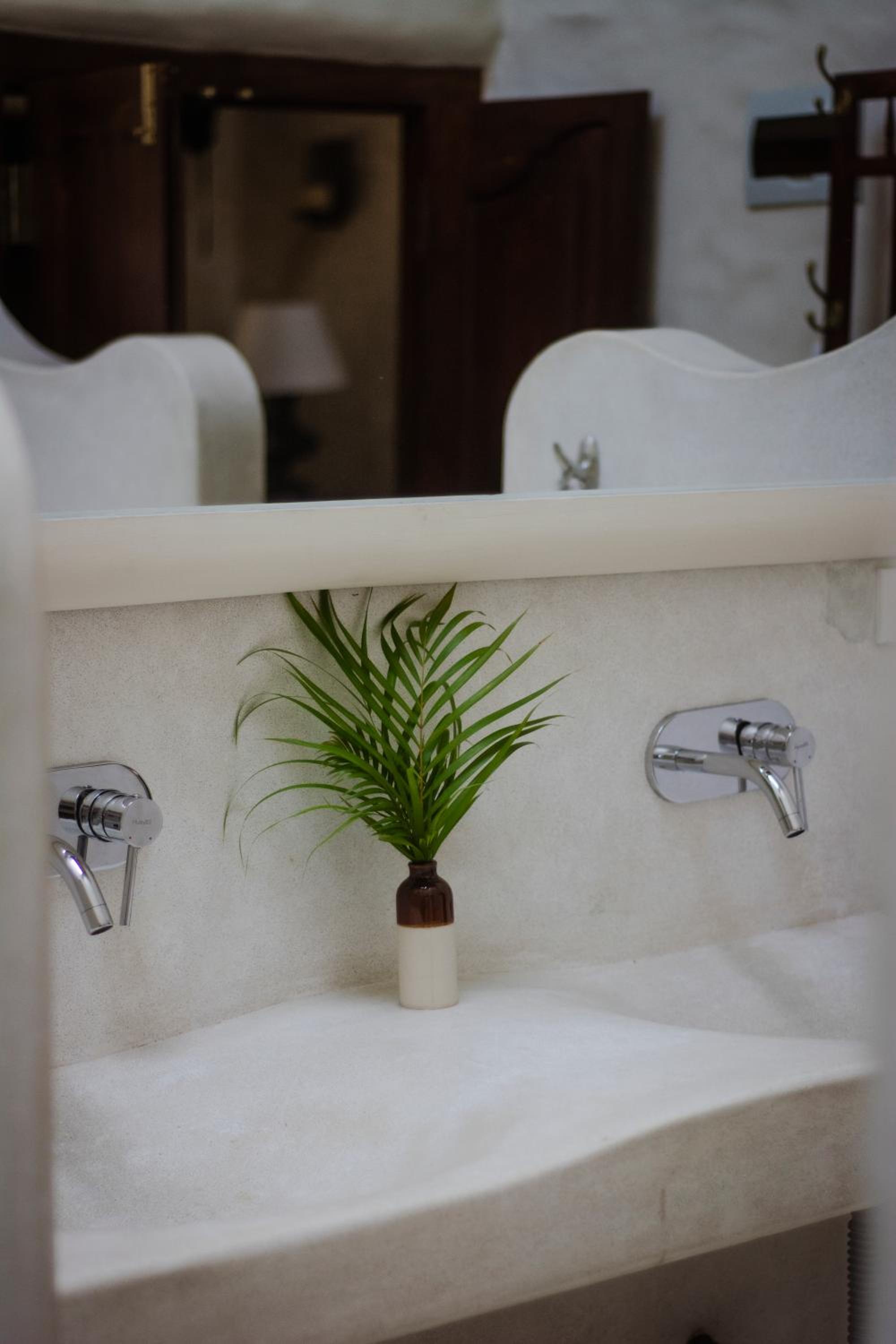 Heenatigala Walawwa - Free Shuttle to Our Private Beach