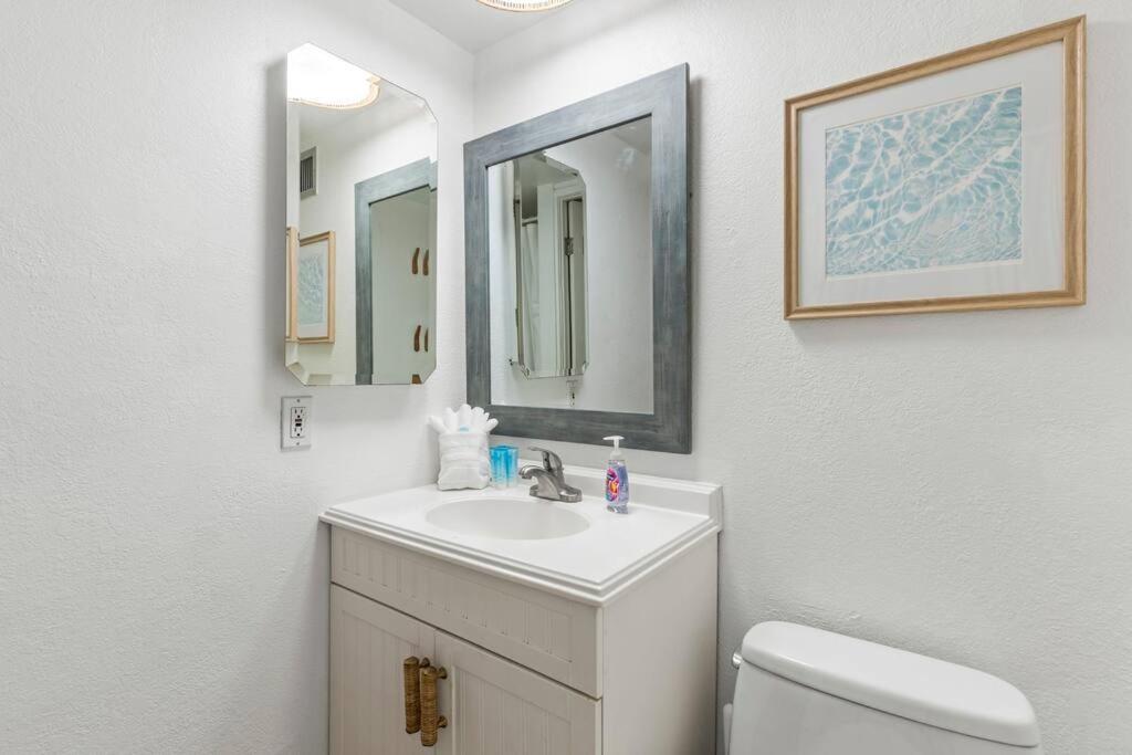 Ocean-Sunset View Condo - Steps to Beach, Cafes & Shops