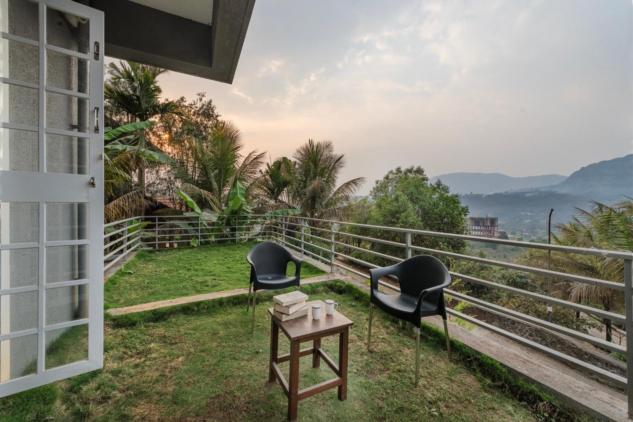 CosmicStays Grey Stone Villa Mountain & Dam View view 4